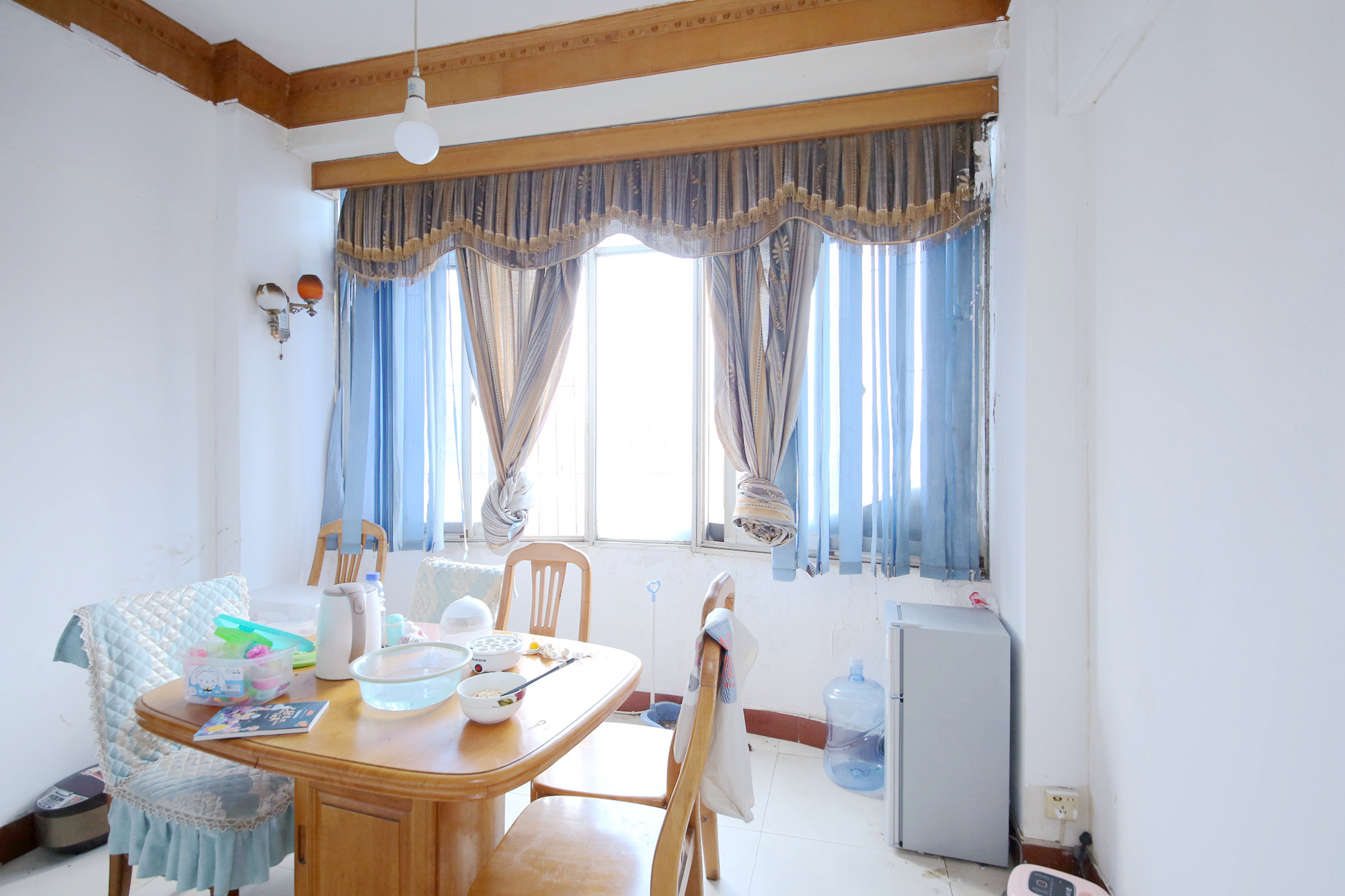 盾华实业（盾华商住楼）  3室2厅1卫   52.80万客厅
