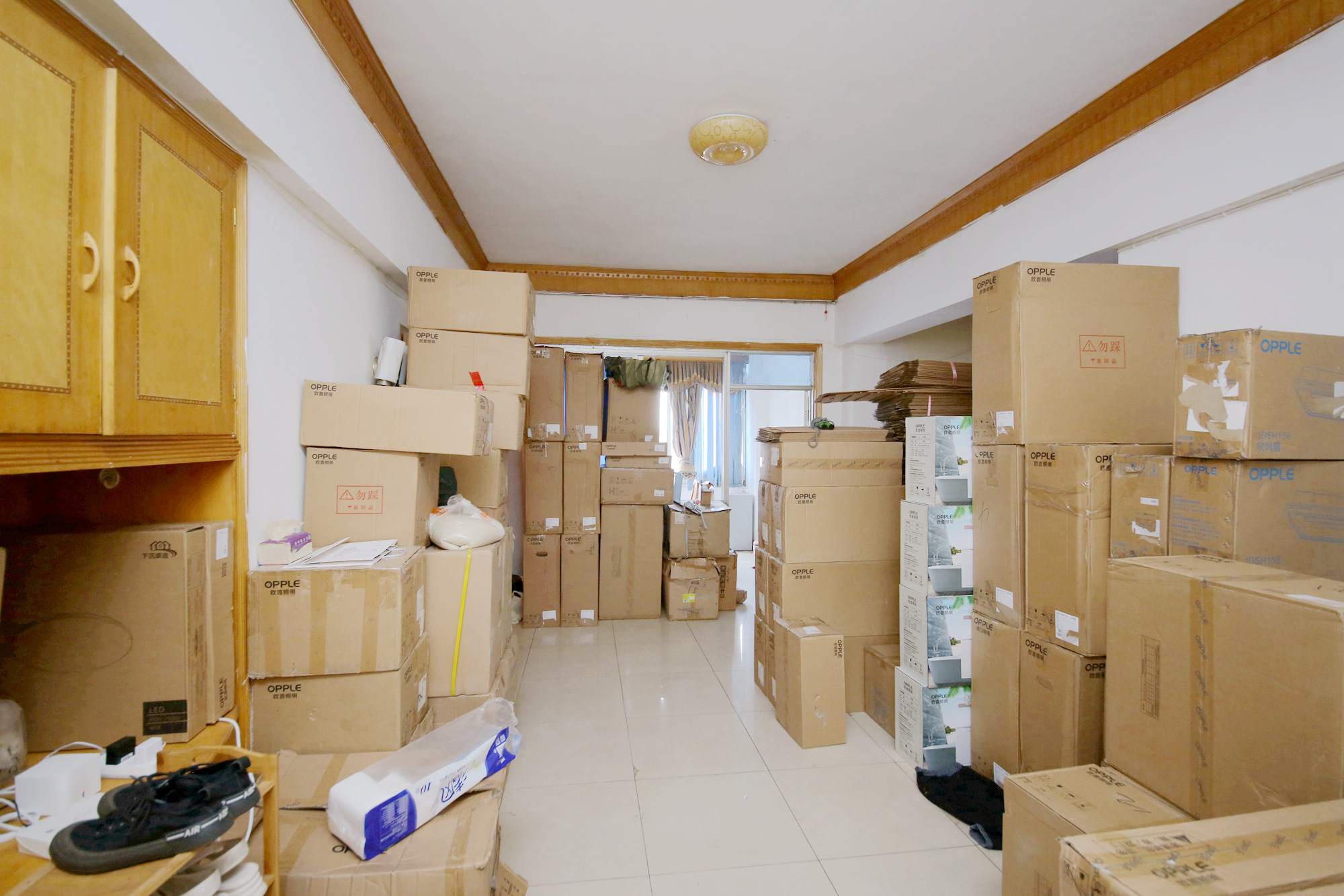 盾华实业（盾华商住楼）  3室2厅1卫   52.80万客厅