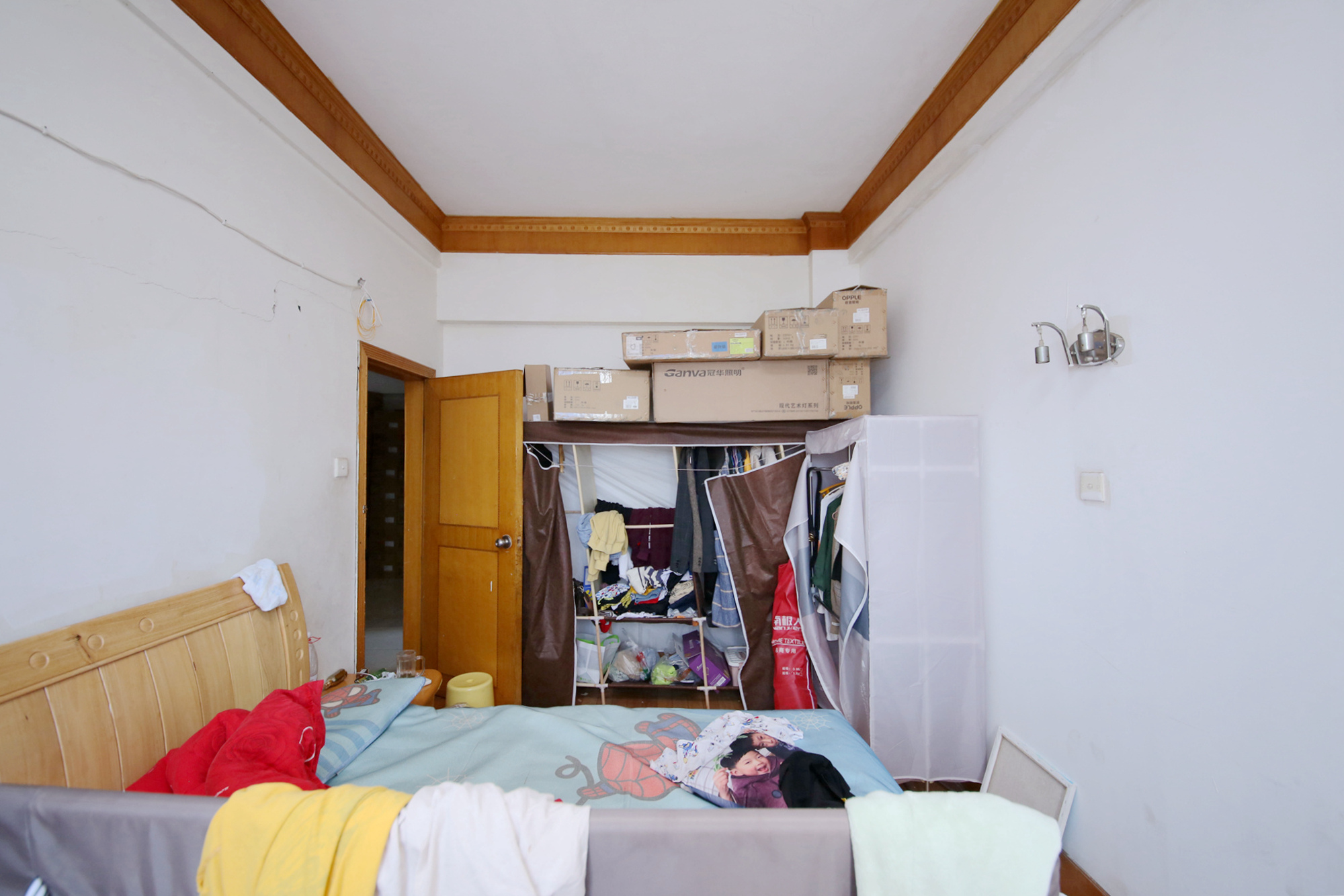 盾华实业（盾华商住楼）  3室2厅1卫   52.80万卧室