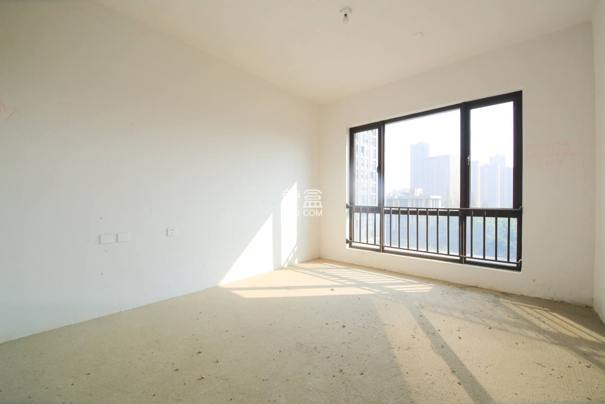 鑫苑木莲世家 4室2厅2卫 235.0万 鑫苑木莲世家 4室2厅2卫 235.0万卧室