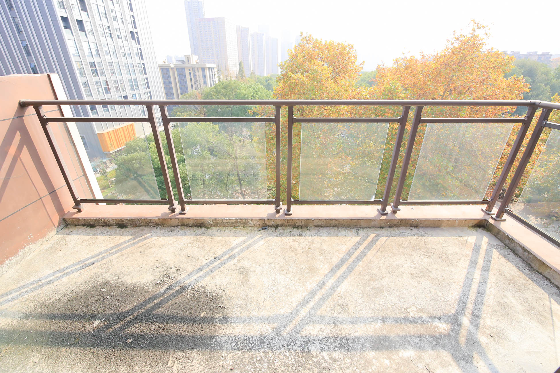 鑫苑木莲世家 4室2厅2卫 235.0万 鑫苑木莲世家 4室2厅2卫 235.0万阳台