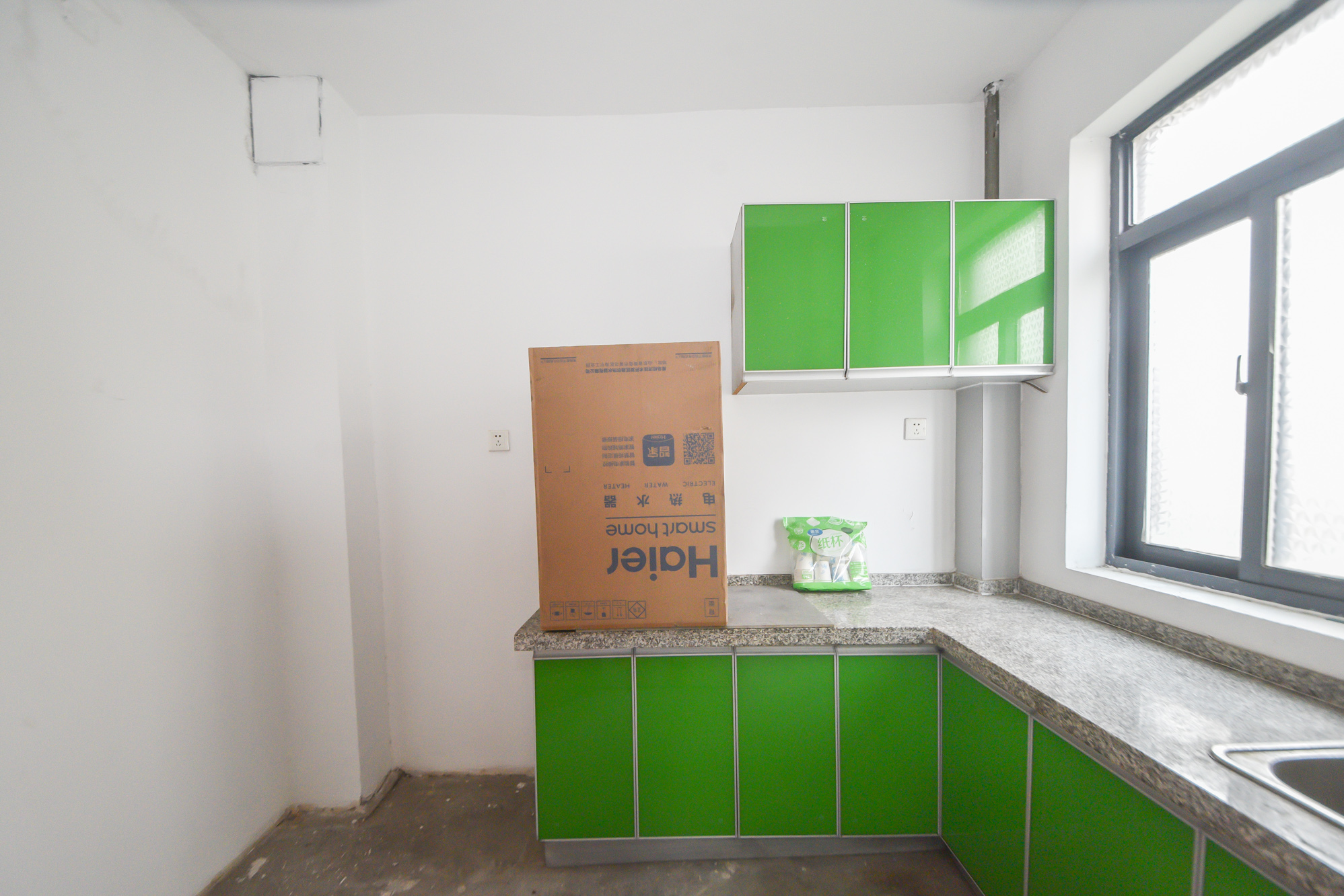 三万英尺  4室2厅2卫    220.0万厨房