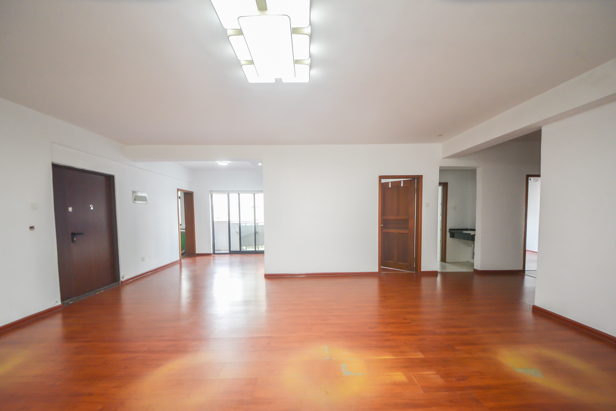 三万英尺  4室2厅2卫    220.0万客厅