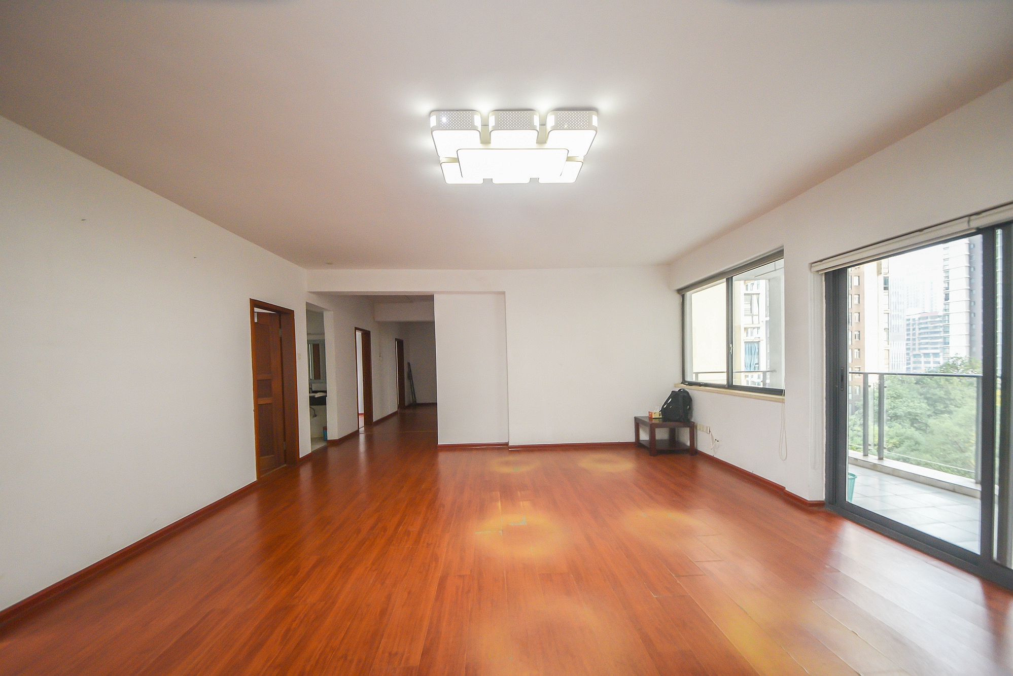 三万英尺  4室2厅2卫    220.0万客厅