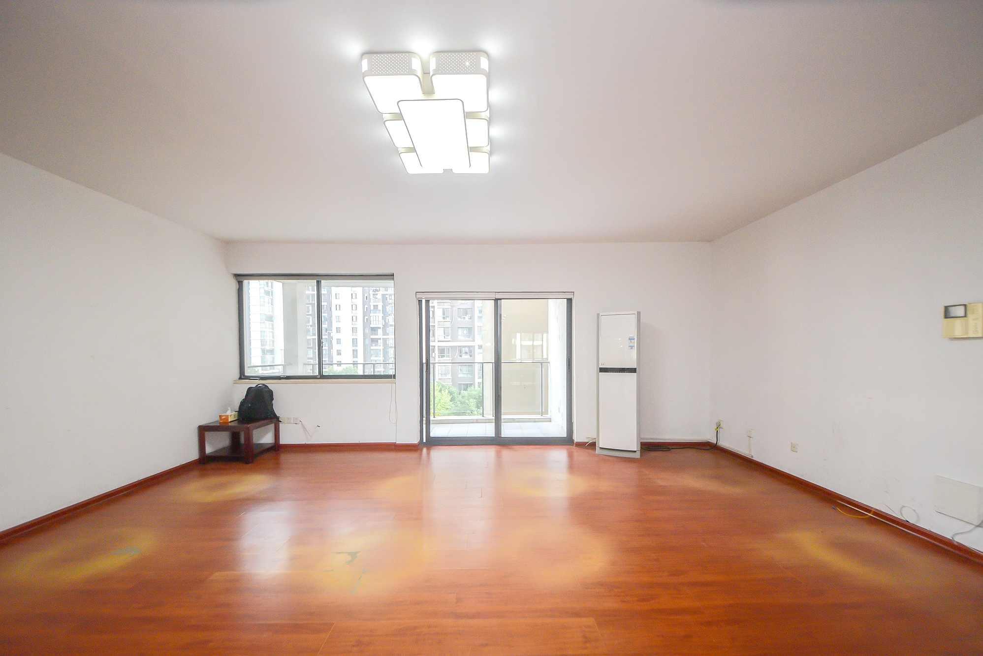 三万英尺  4室2厅2卫    220.0万客厅