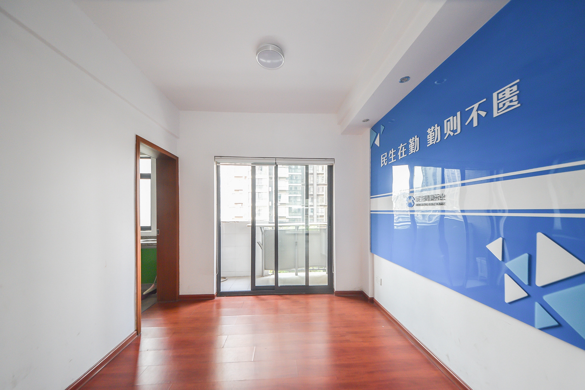 三万英尺  4室2厅2卫    220.0万客厅