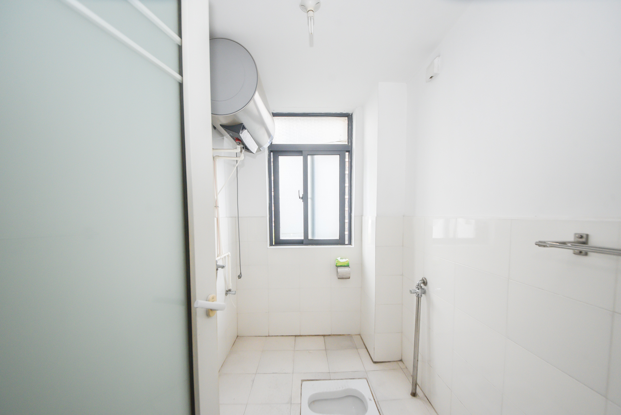 三万英尺  4室2厅2卫    220.0万卫生间