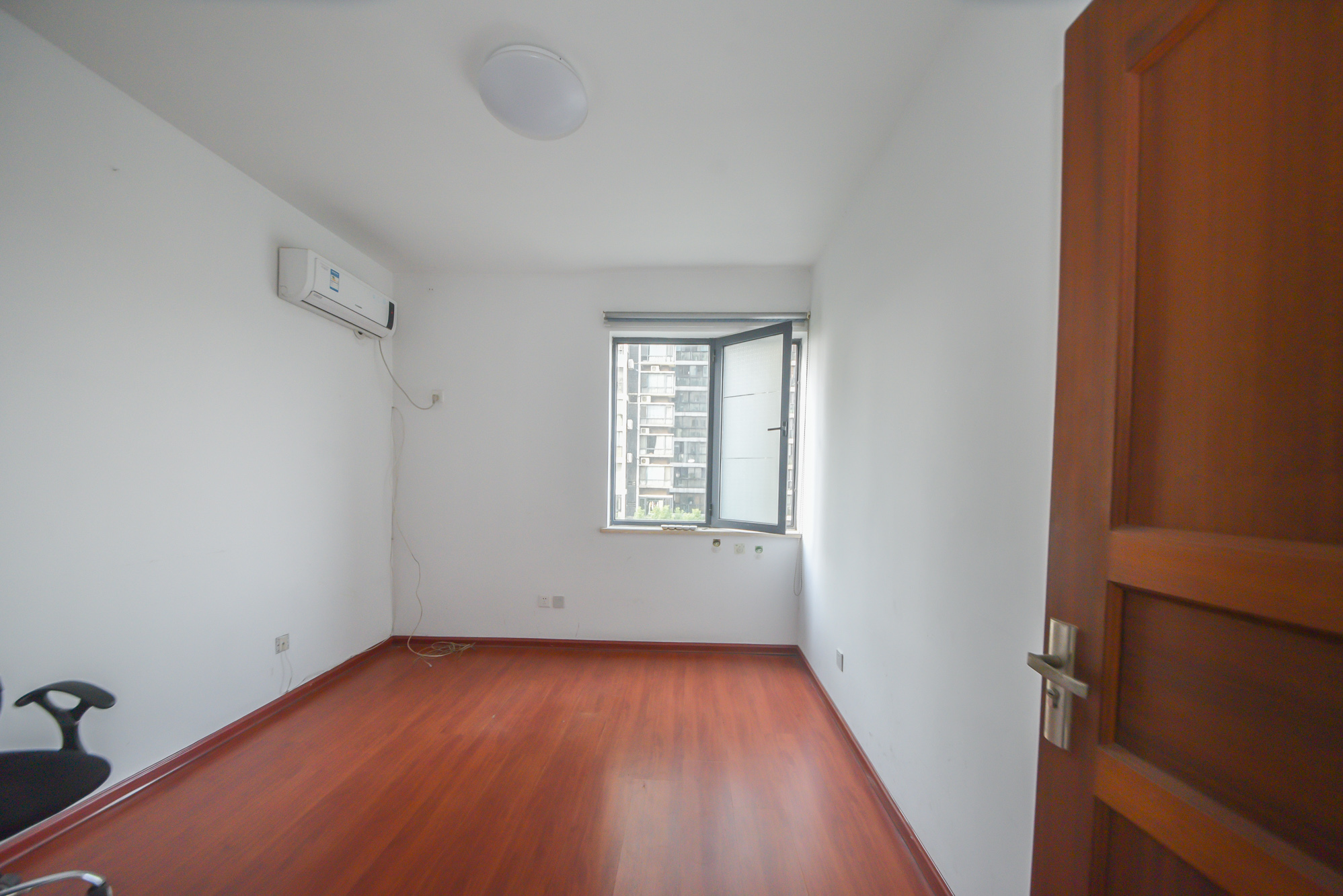 三万英尺  4室2厅2卫    220.0万卧室