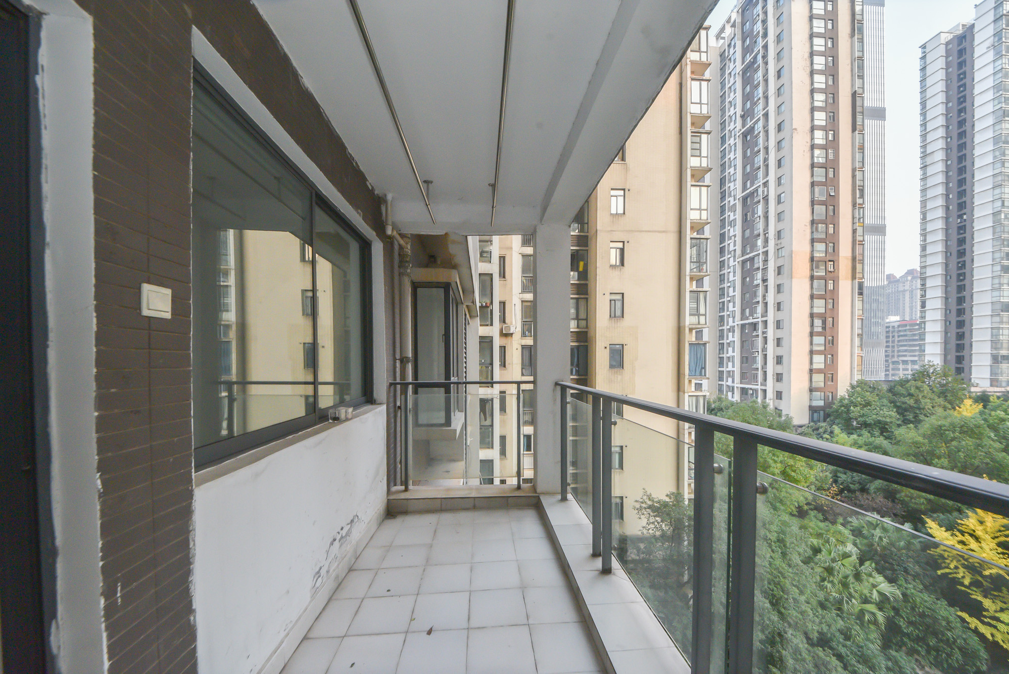 三万英尺  4室2厅2卫    220.0万阳台