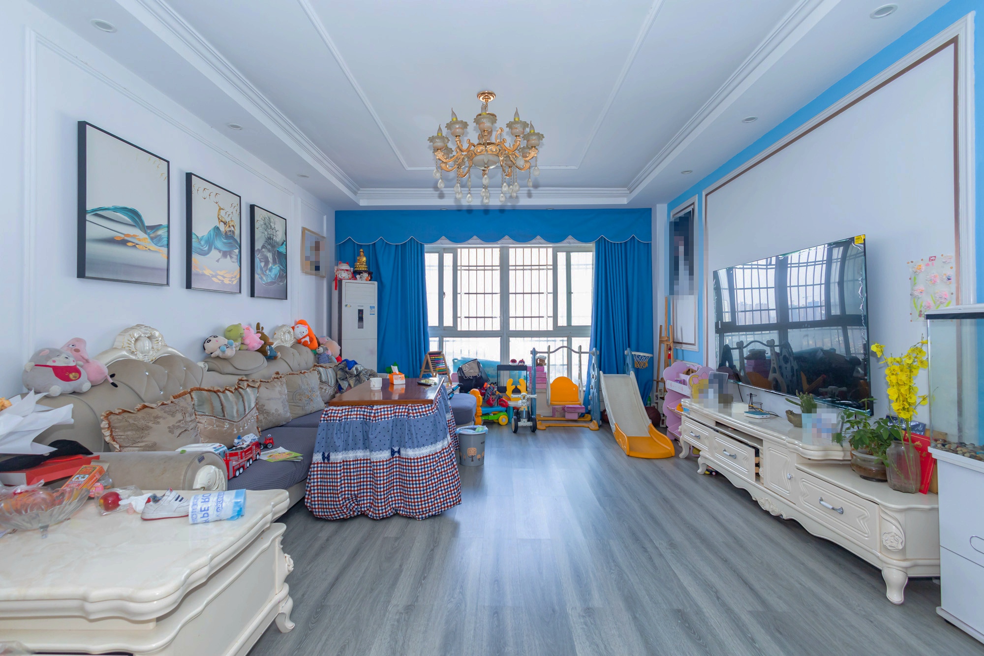 开源鑫阁  4室2厅2卫    74.8万客厅