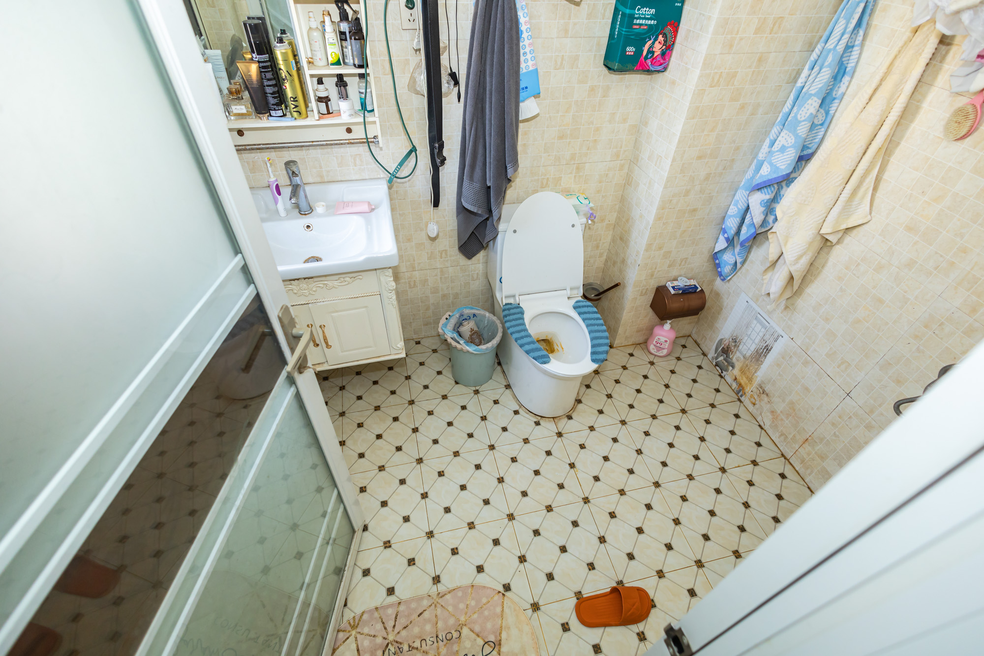 开源鑫阁  4室2厅2卫    74.8万卫生间