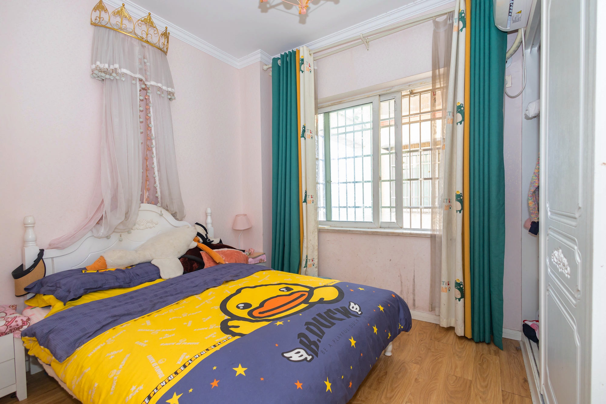 开源鑫阁  4室2厅2卫    74.8万卧室