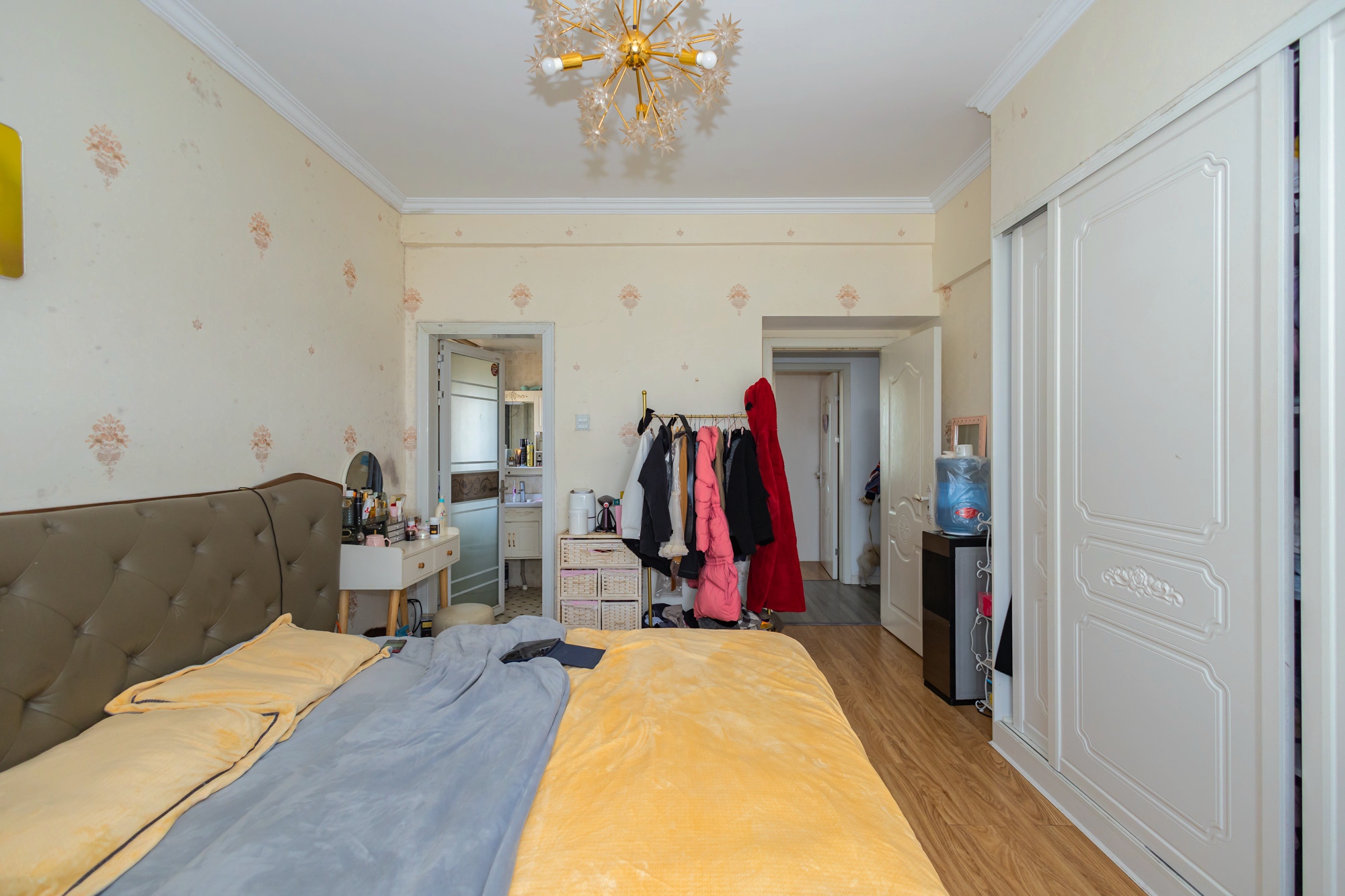 开源鑫阁  4室2厅2卫    74.8万卧室