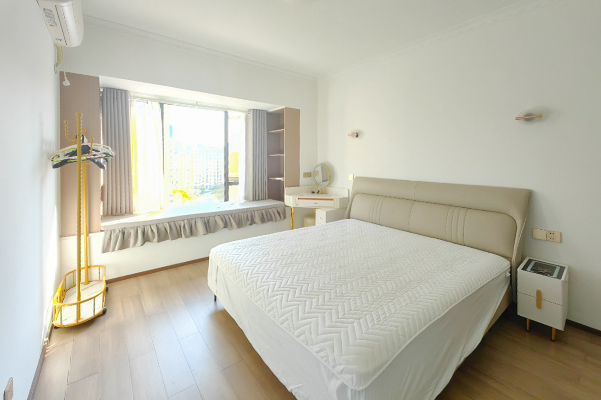 中梁星都荟  4室2厅2卫    110.0万卧室