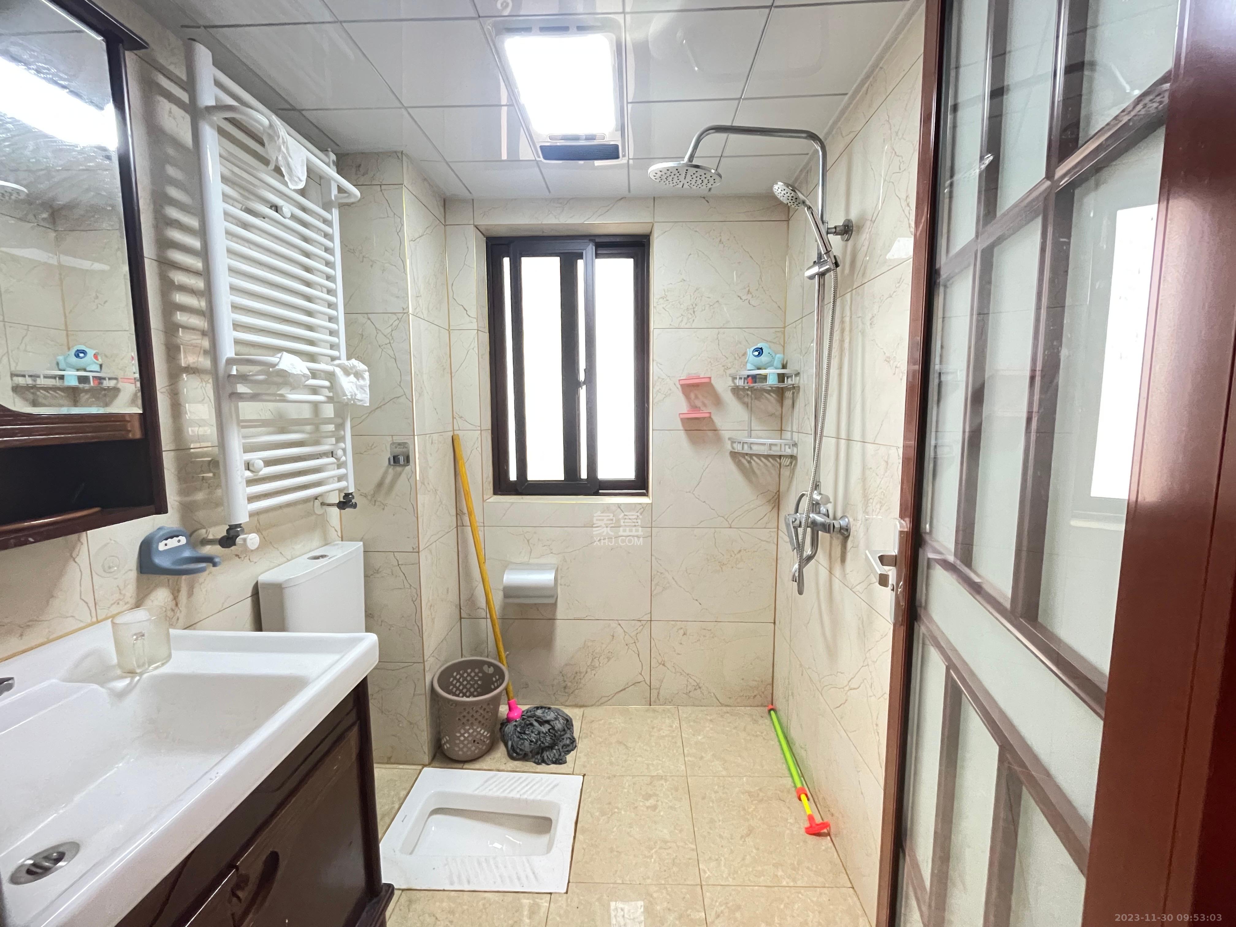 东方美地  4室2厅1卫   3350.00元/月室内图