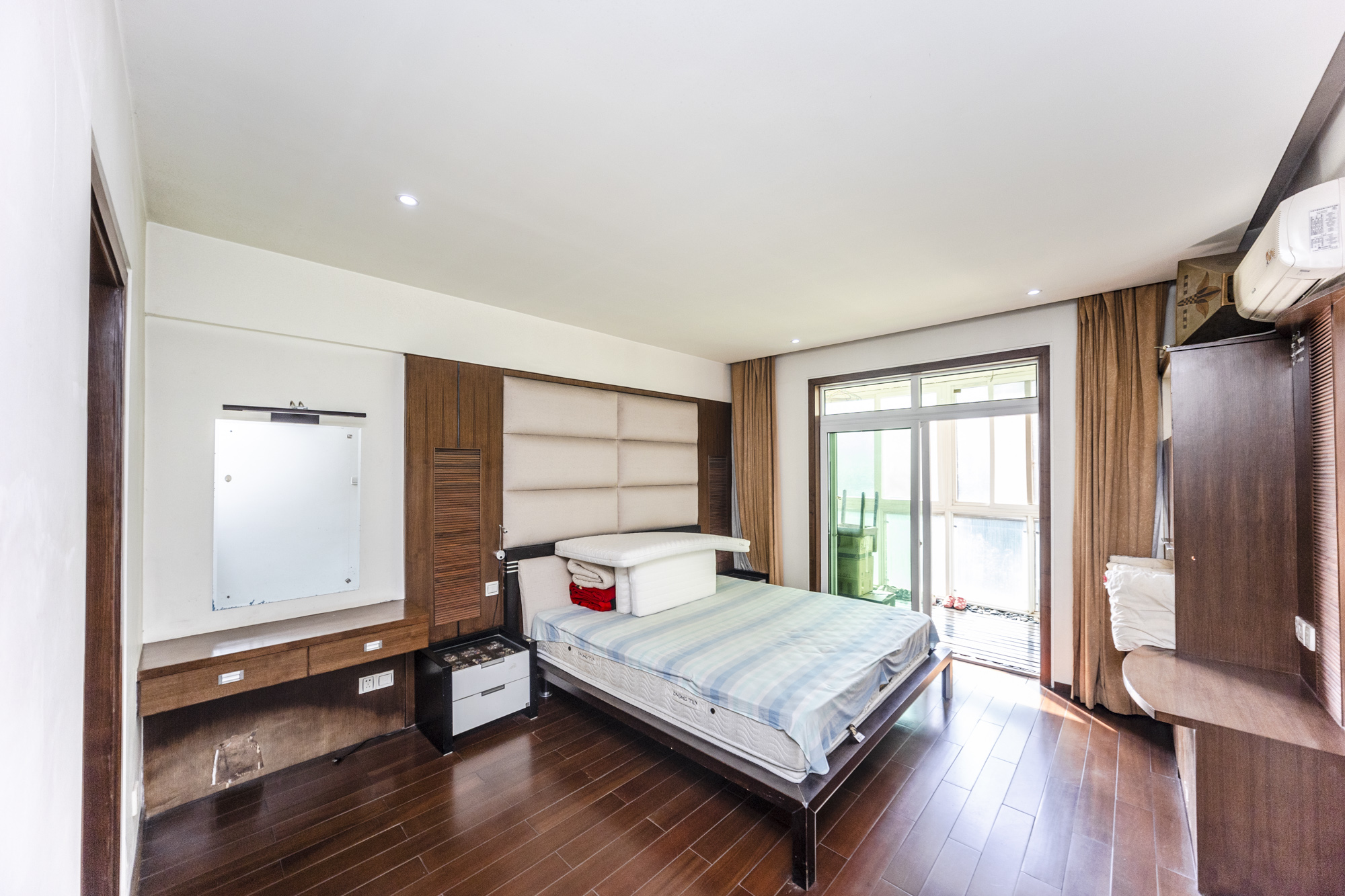 万事佳景园 4室2厅2卫 90.0万 万事佳景园 4室2厅2卫 90.0万卧室