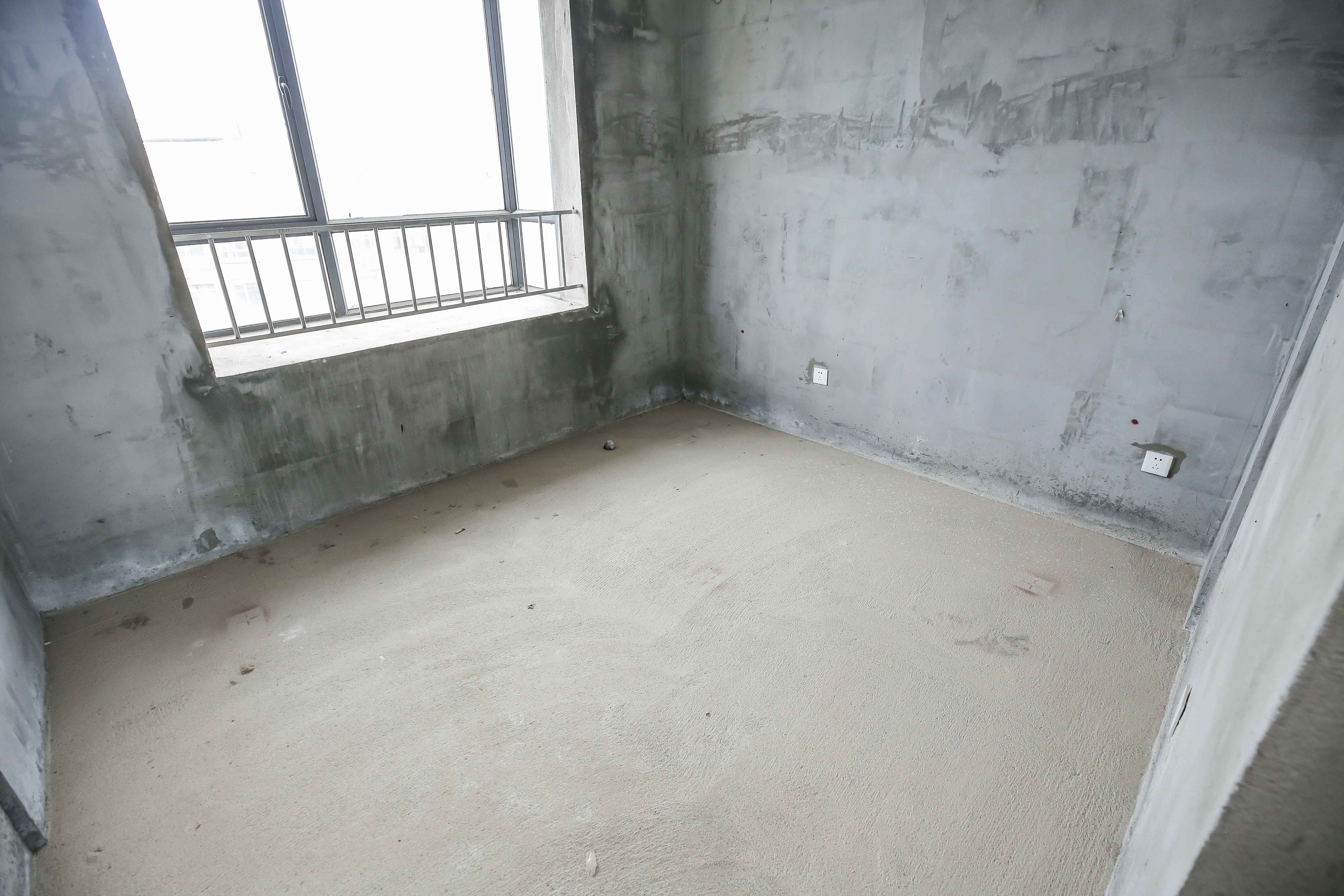 金鹰玖珑山  3室2厅2卫   77.80万卧室