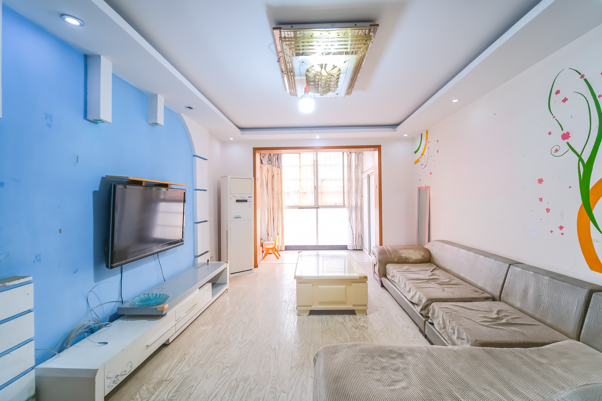 湘瑞家园 2室2厅1卫 56.0万 湘瑞家园 2室2厅1卫 56.0万客厅