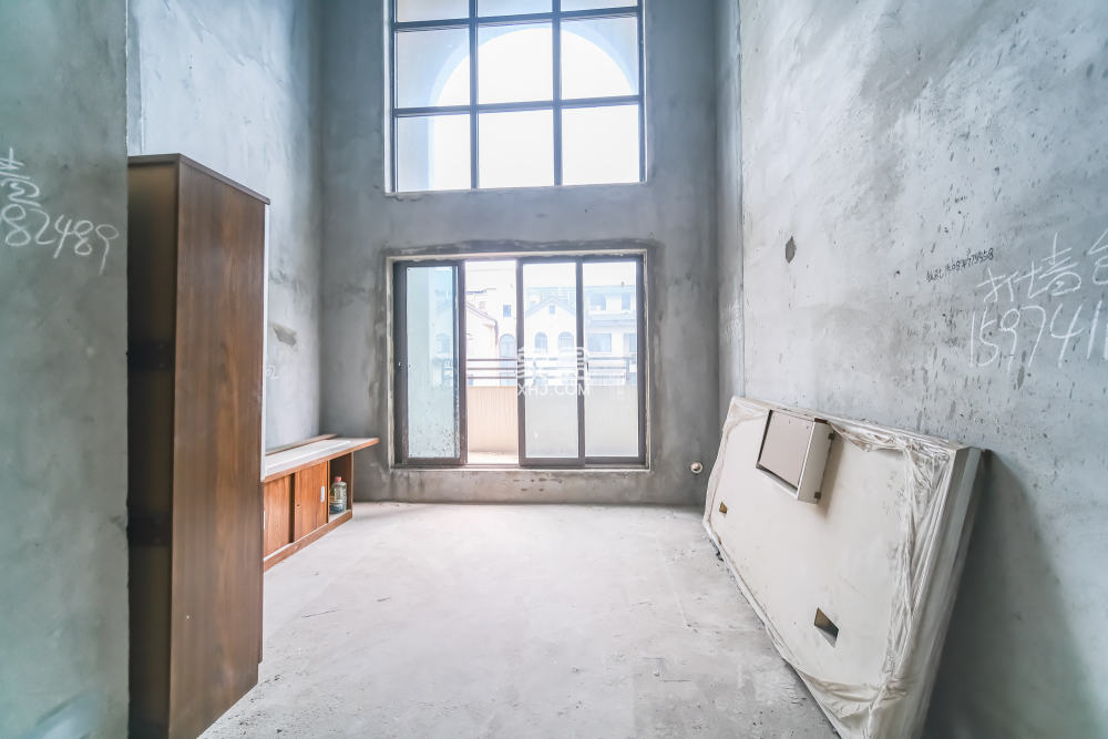 艾美潇湘  5室1厅2卫    119.8万