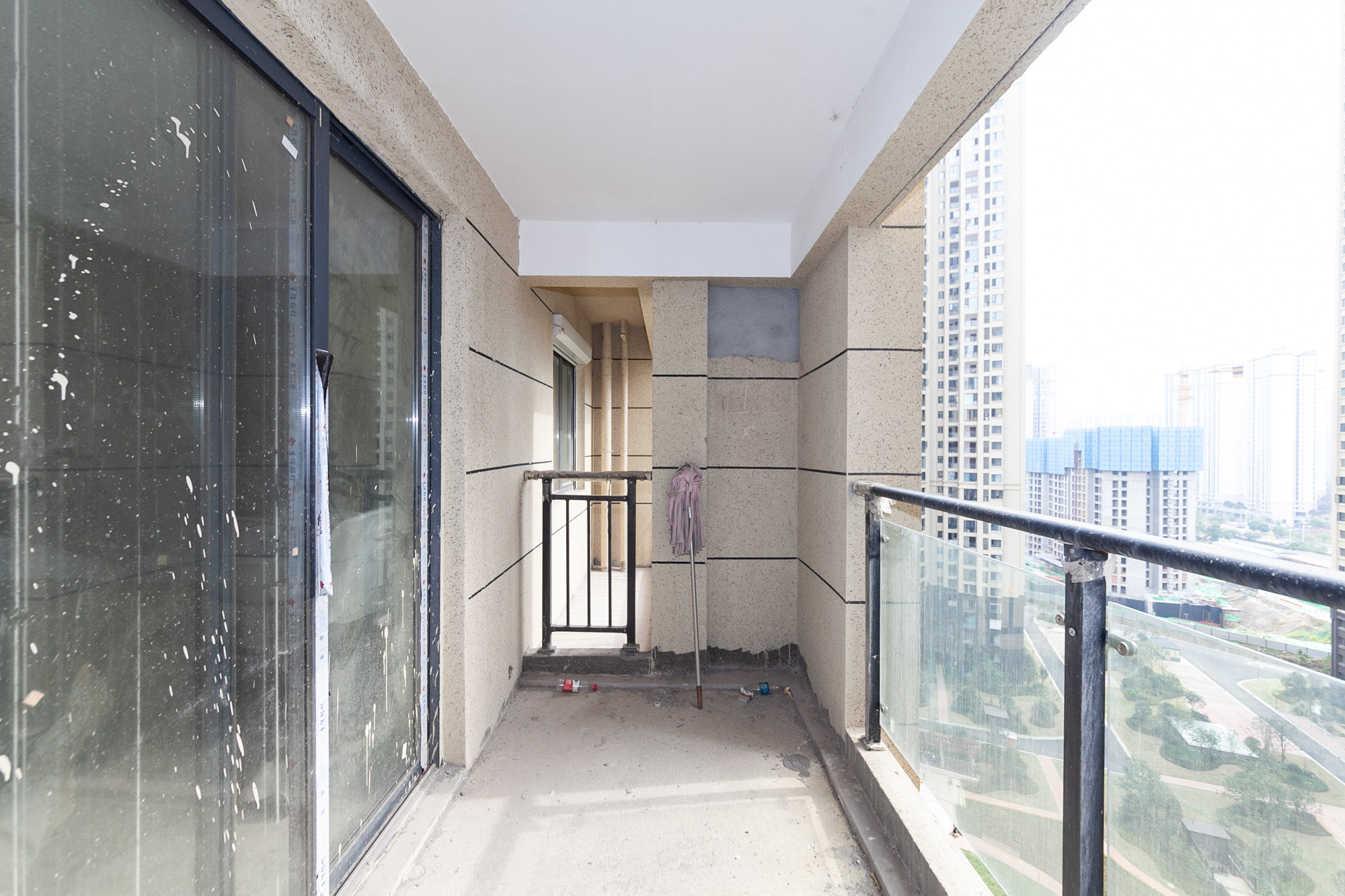 明发阅江悦府  4室2厅2卫   125.00万阳台