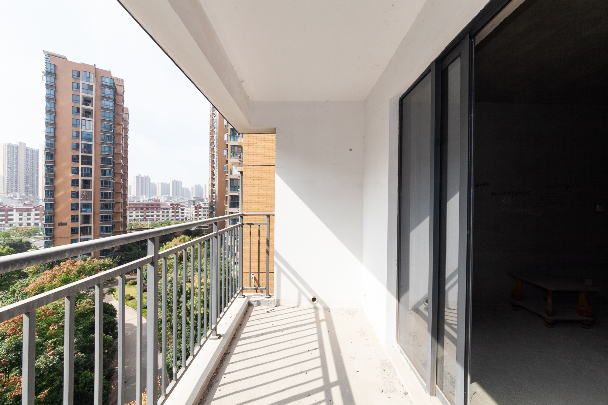 玛丽的花园(金色阳光家园)  4室2厅2卫    92.0万 玛丽的花园(金色阳光家园)  4室2厅2卫    92.0万阳台