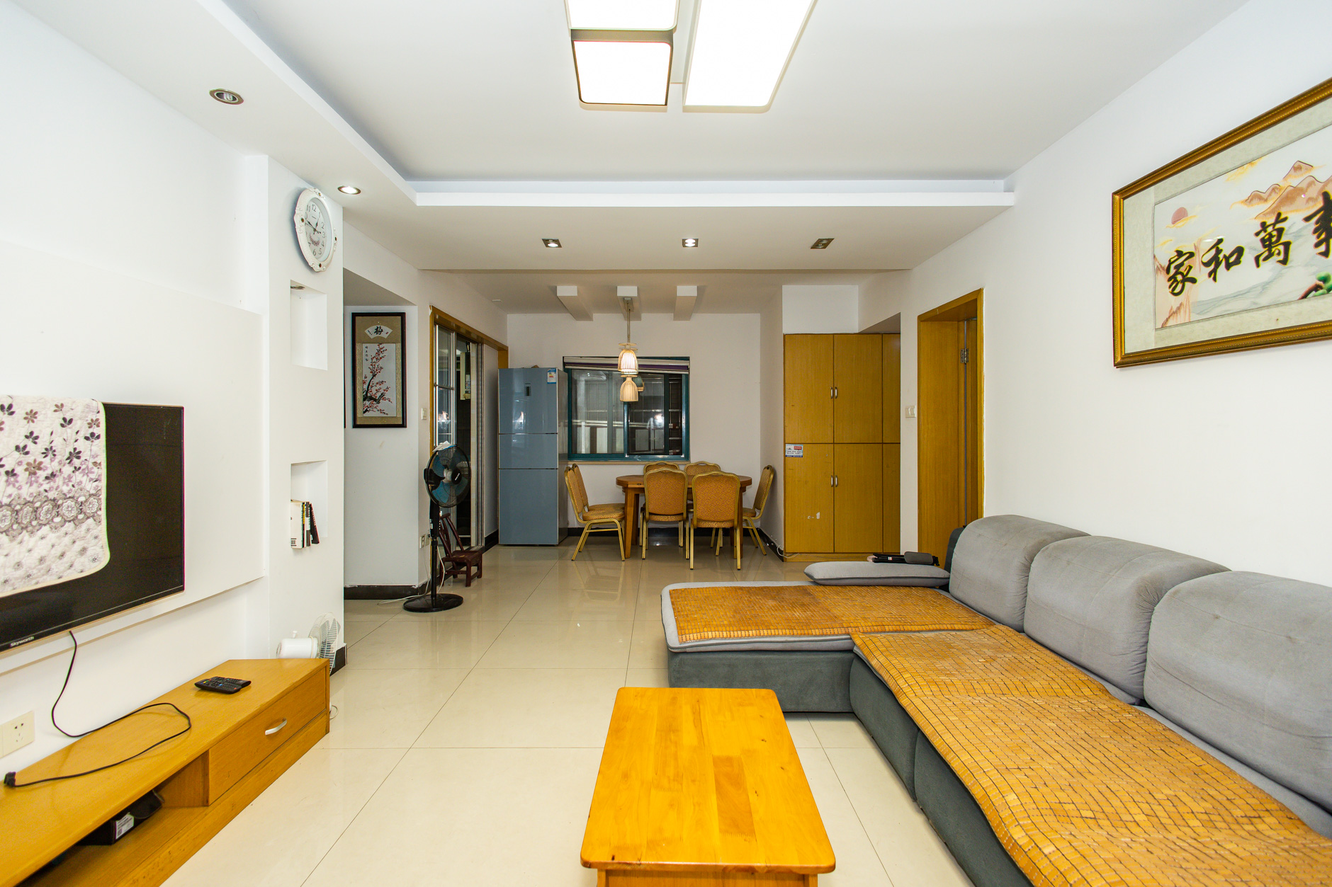 蝴蝶谷 3室2厅1卫 66.0万 蝴蝶谷 3室2厅1卫 66.0万客厅