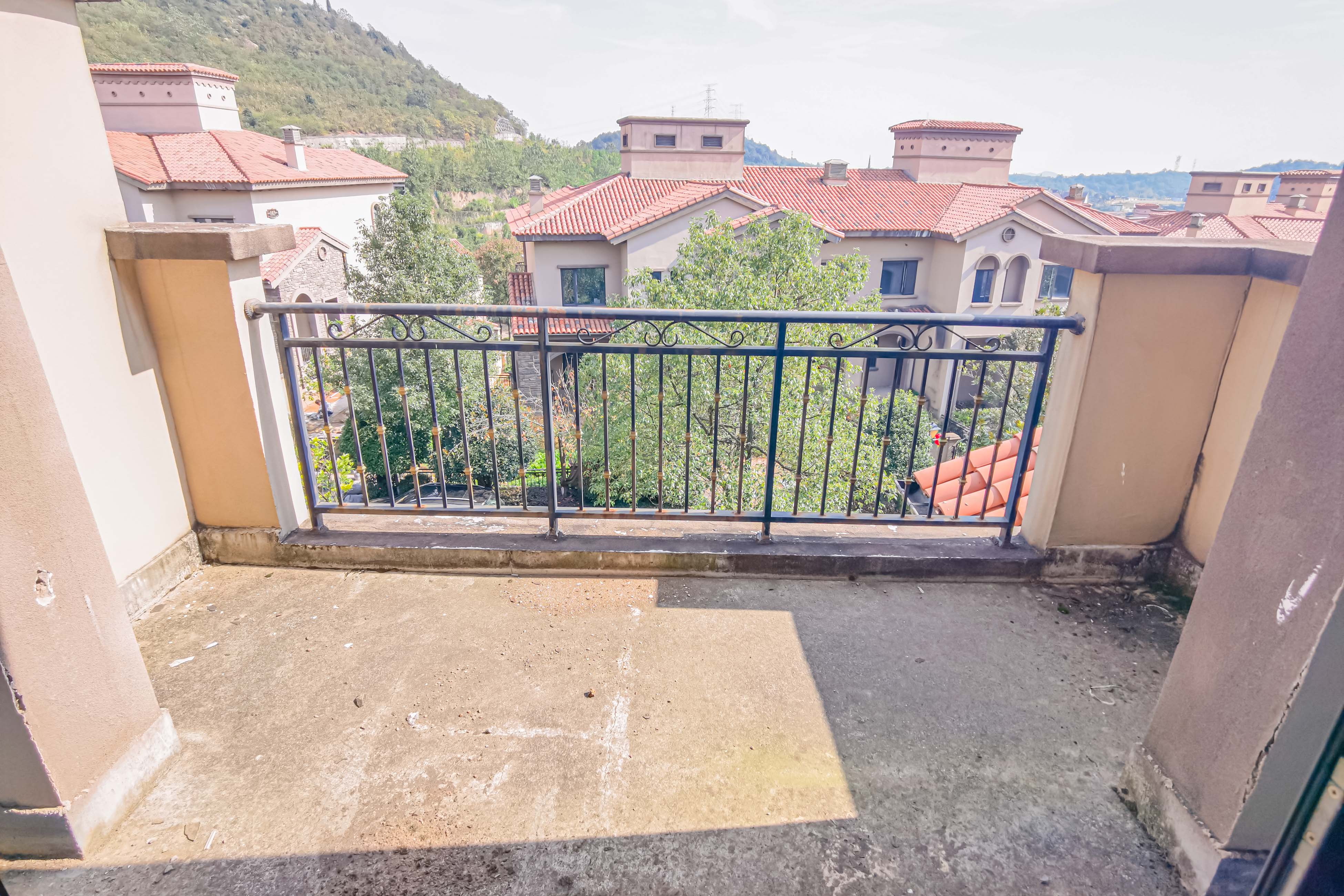 金科天湖新城  4室2厅2卫    132.0万 金科天湖新城  4室2厅2卫    132.0万阳台