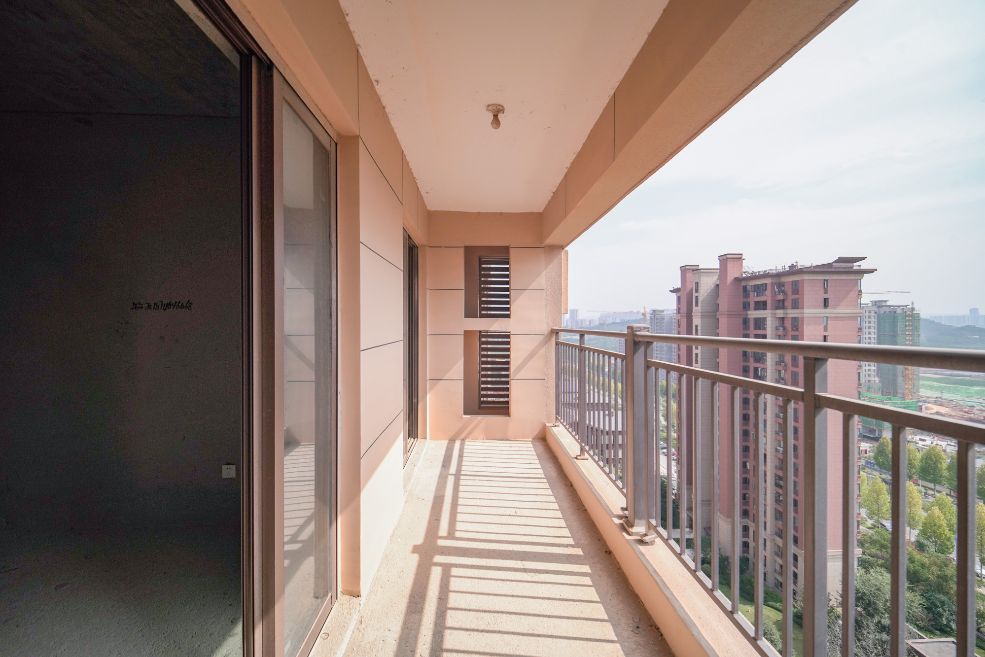 澳海文澜府 4室2厅2卫 100.0万 澳海文澜府 4室2厅2卫 100.0万阳台