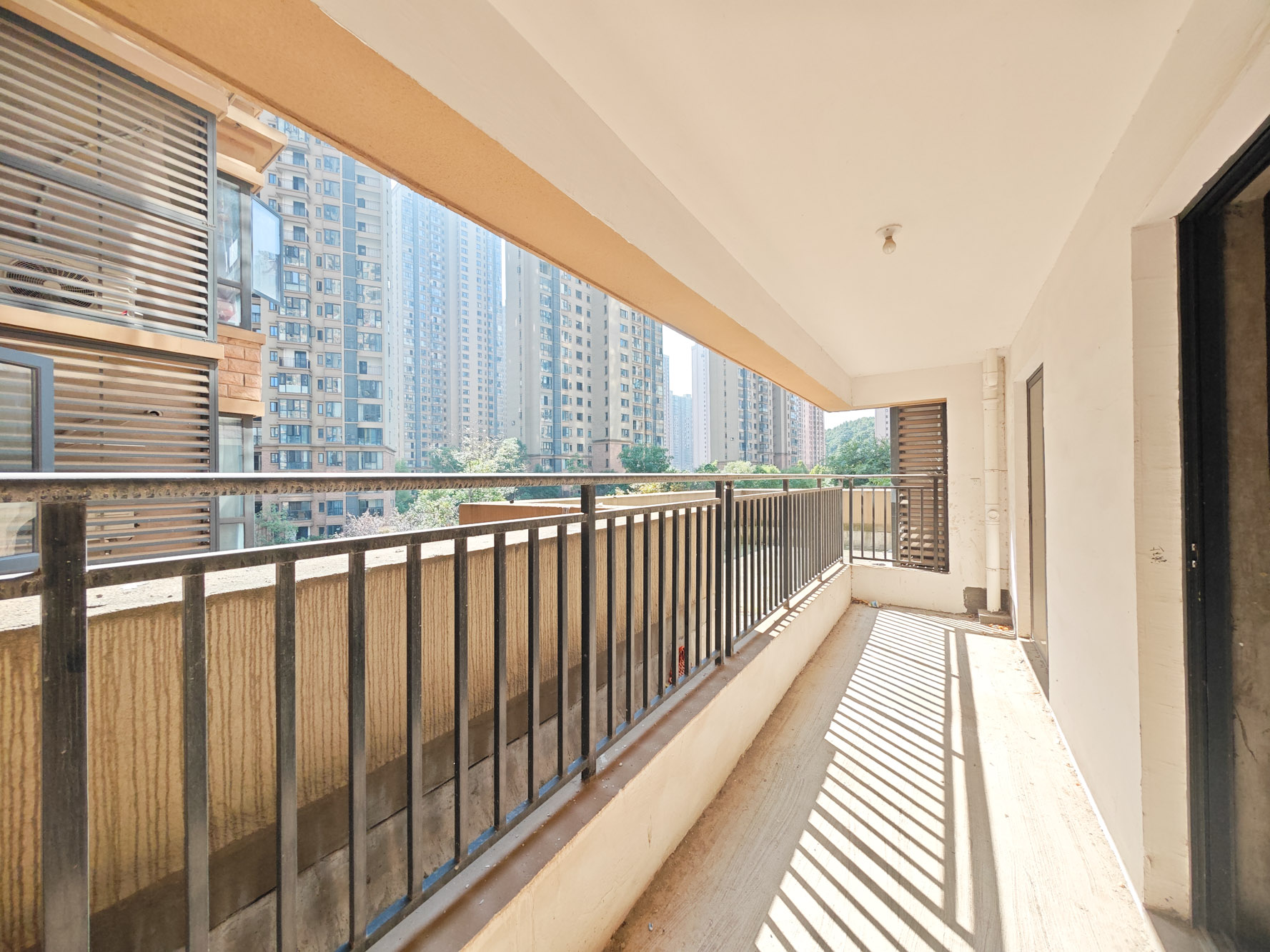 中建嘉和城  4室2厅2卫    132.0万其他