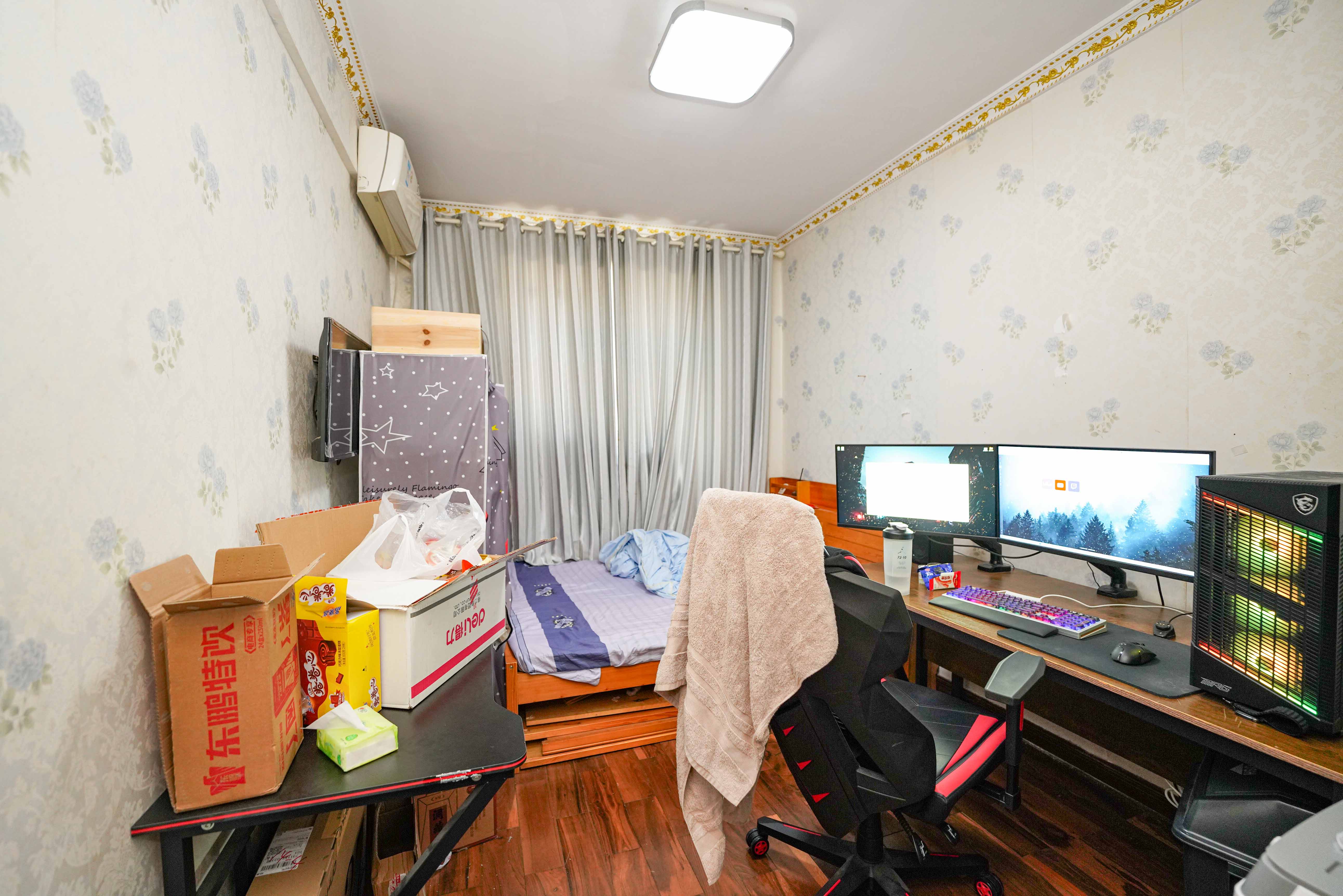 鄱阳小区  3室2厅2卫   86.00万卧室