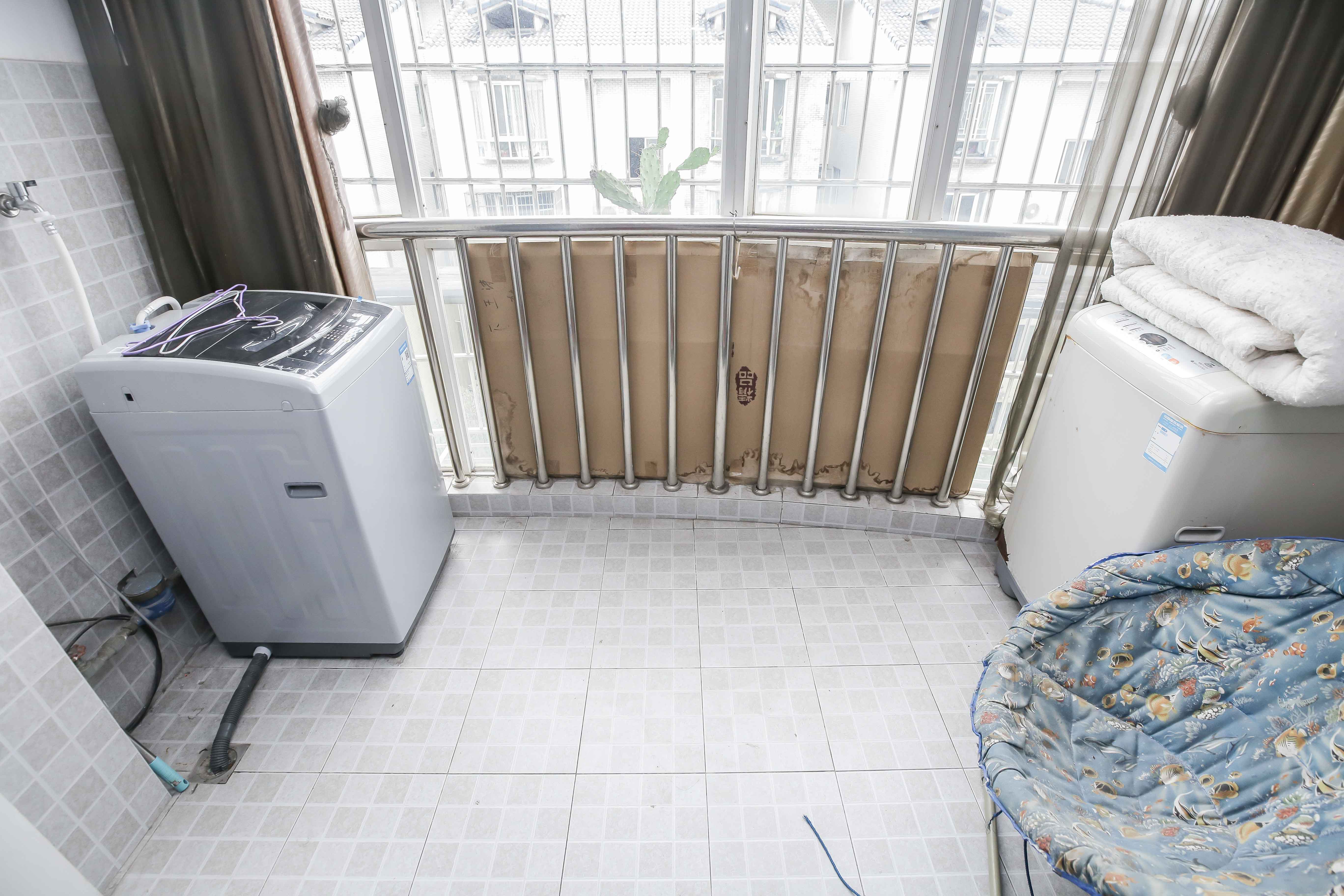 咸嘉新村西子园  4室2厅2卫   128.70万阳台