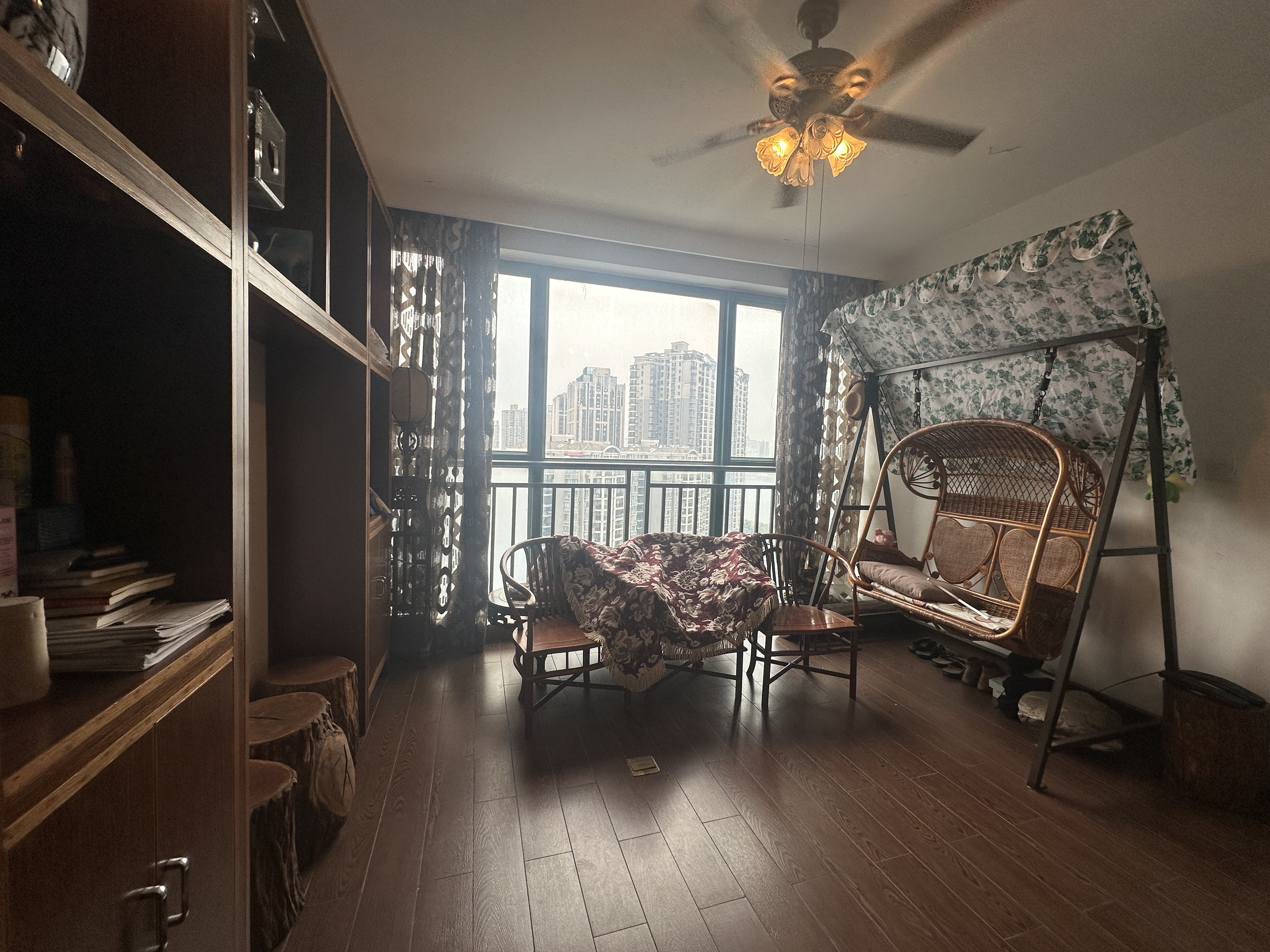 蓝盾景园二期 4室2厅2卫 62.8万 蓝盾景园二期 4室2厅2卫 62.8万室内图