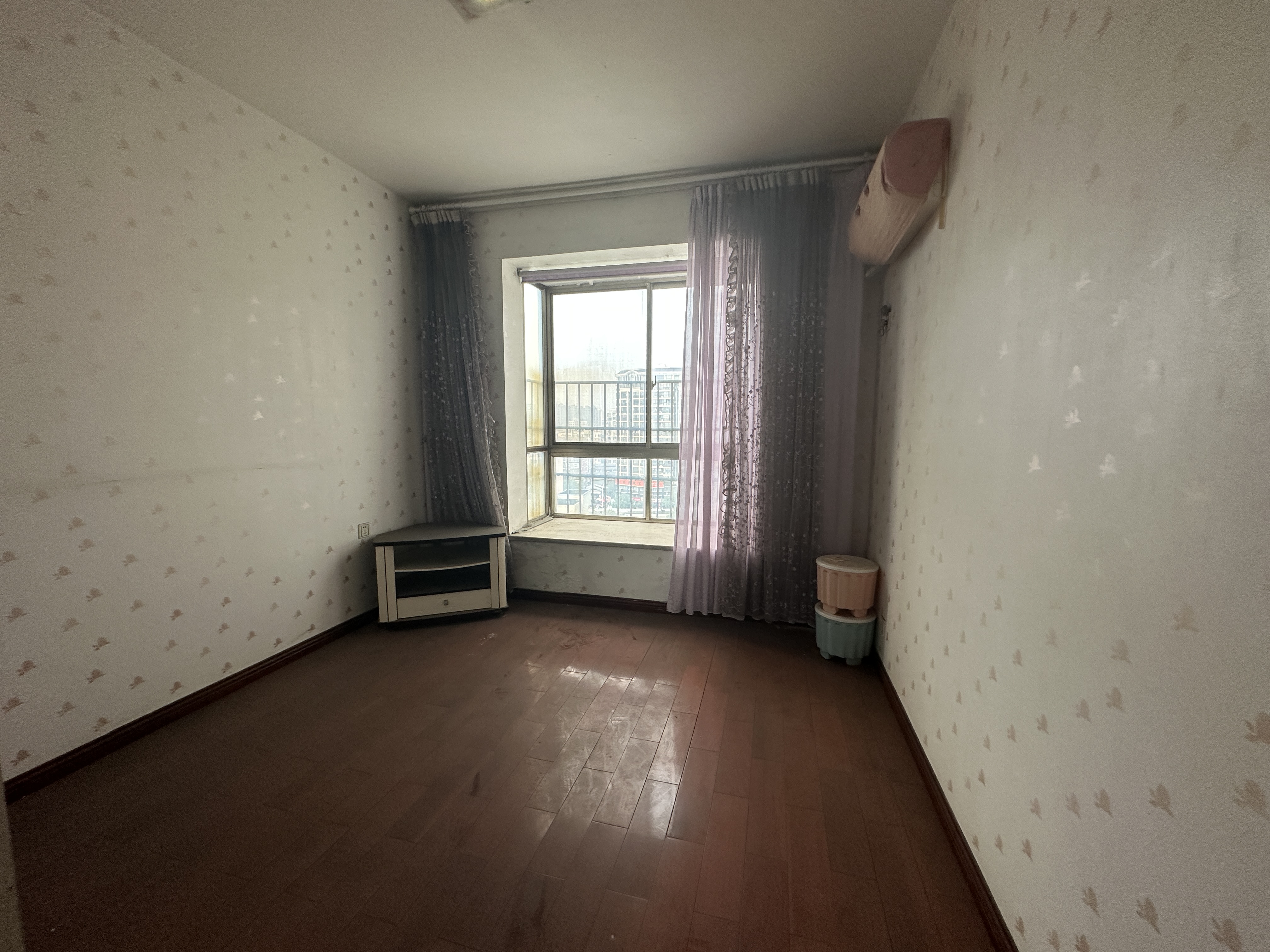 蓝盾景园一期 4室2厅2卫 130.0万 蓝盾景园一期 4室2厅2卫 130.0万室内图