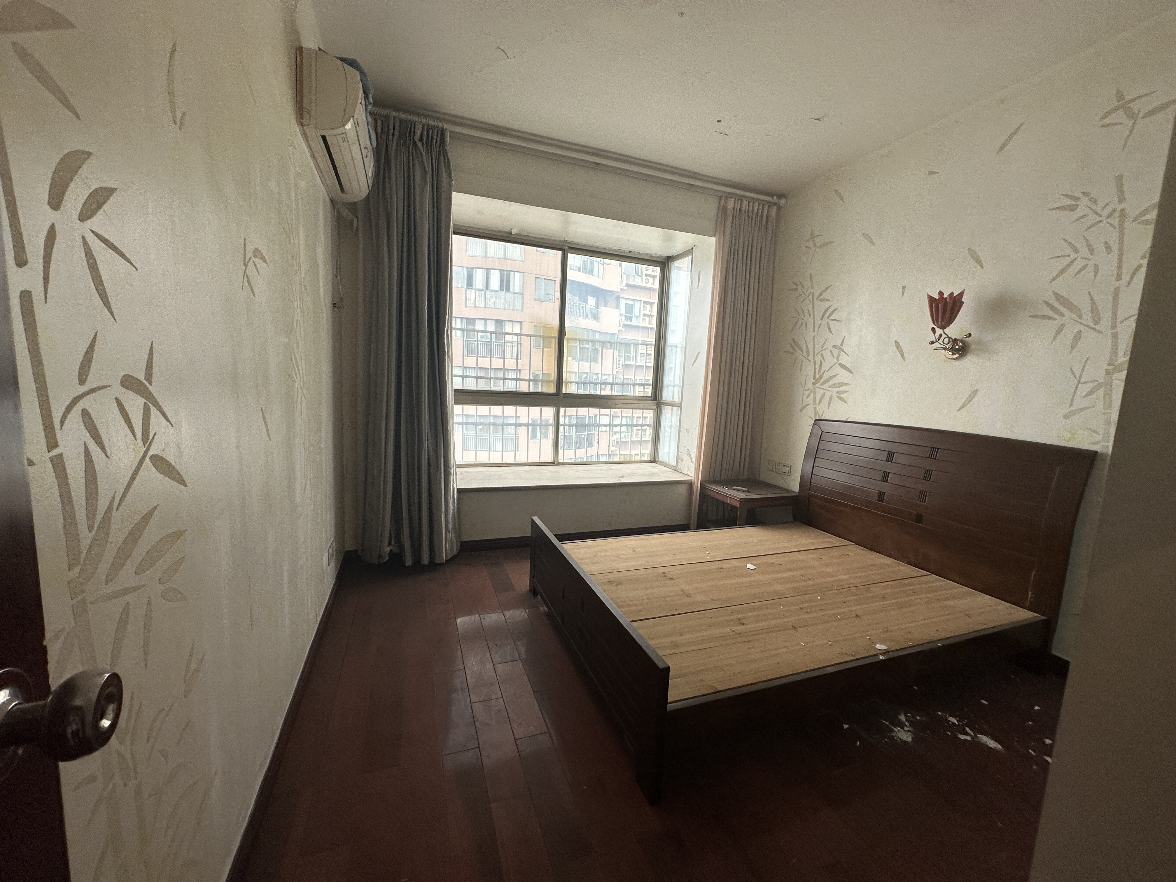 蓝盾景园一期 4室2厅2卫 130.0万 蓝盾景园一期 4室2厅2卫 130.0万室内图