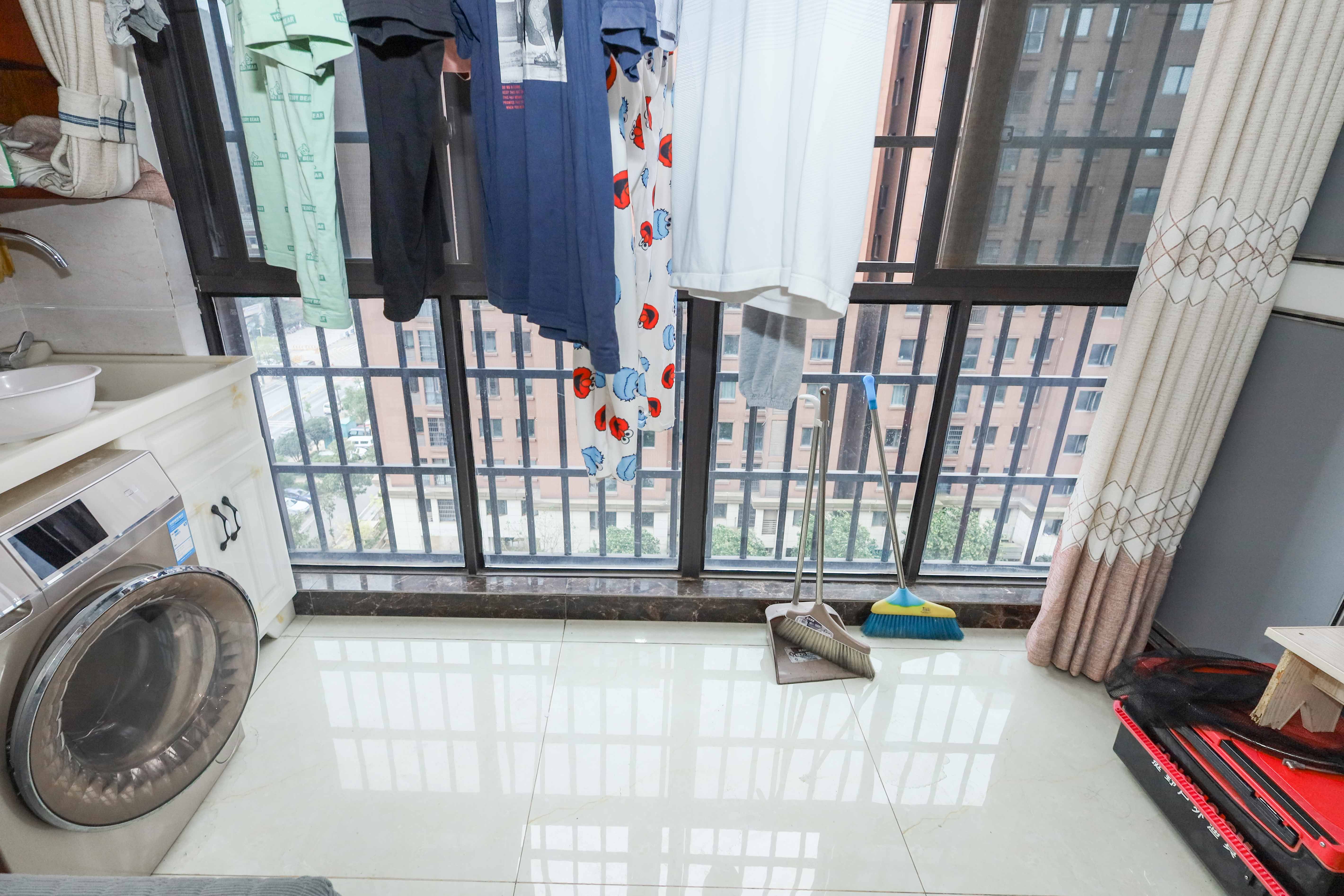 中冶中央公园  3室2厅2卫   135.00万阳台