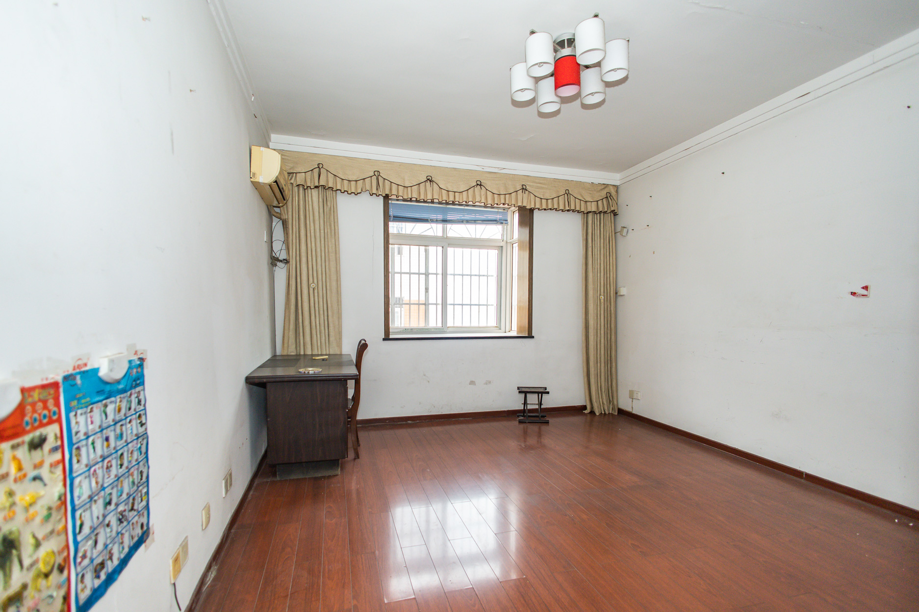 湘绣城 3室2厅1卫 50.7万 湘绣城 3室2厅1卫 50.7万卧室