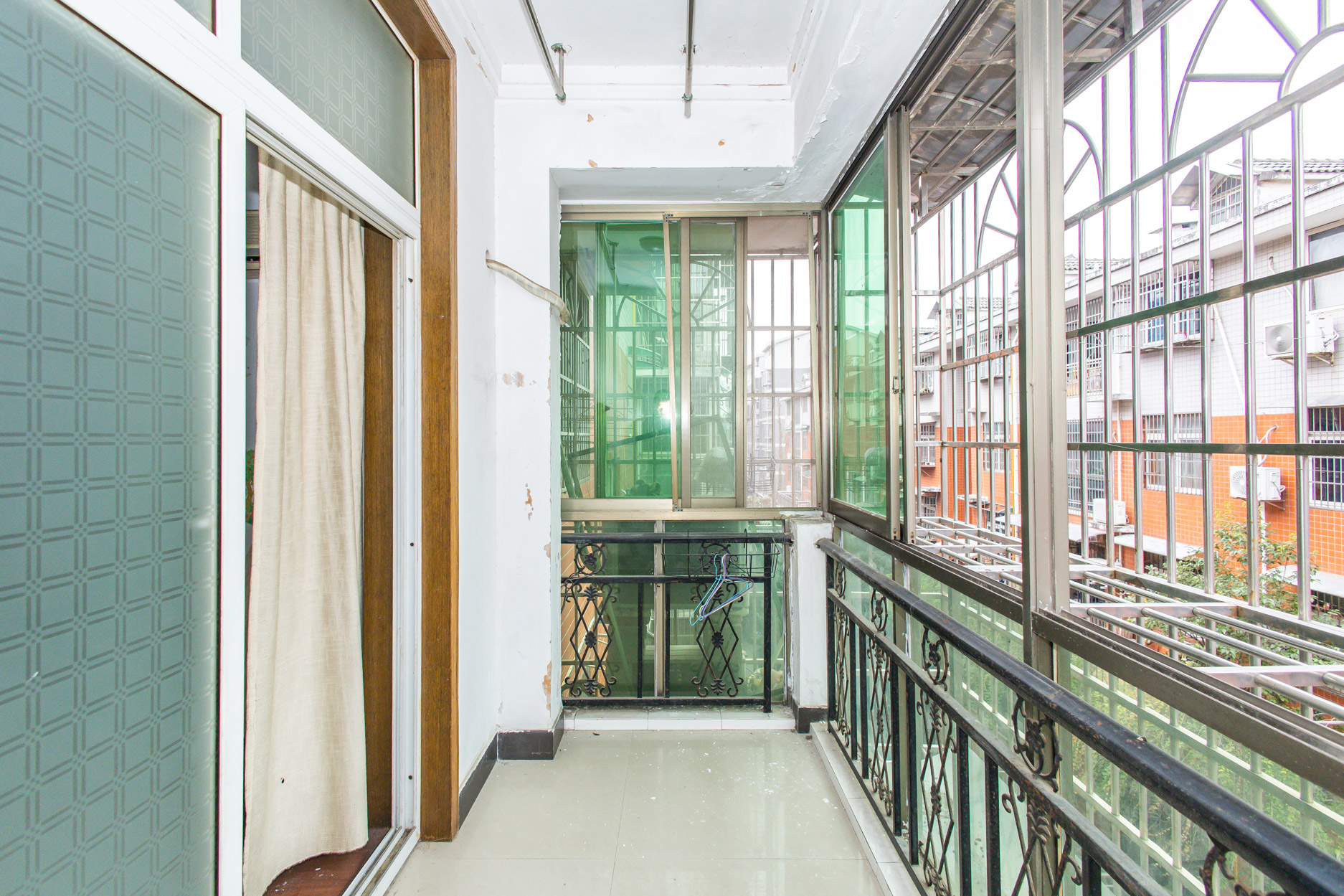 湘绣城 3室2厅1卫 50.7万 湘绣城 3室2厅1卫 50.7万阳台