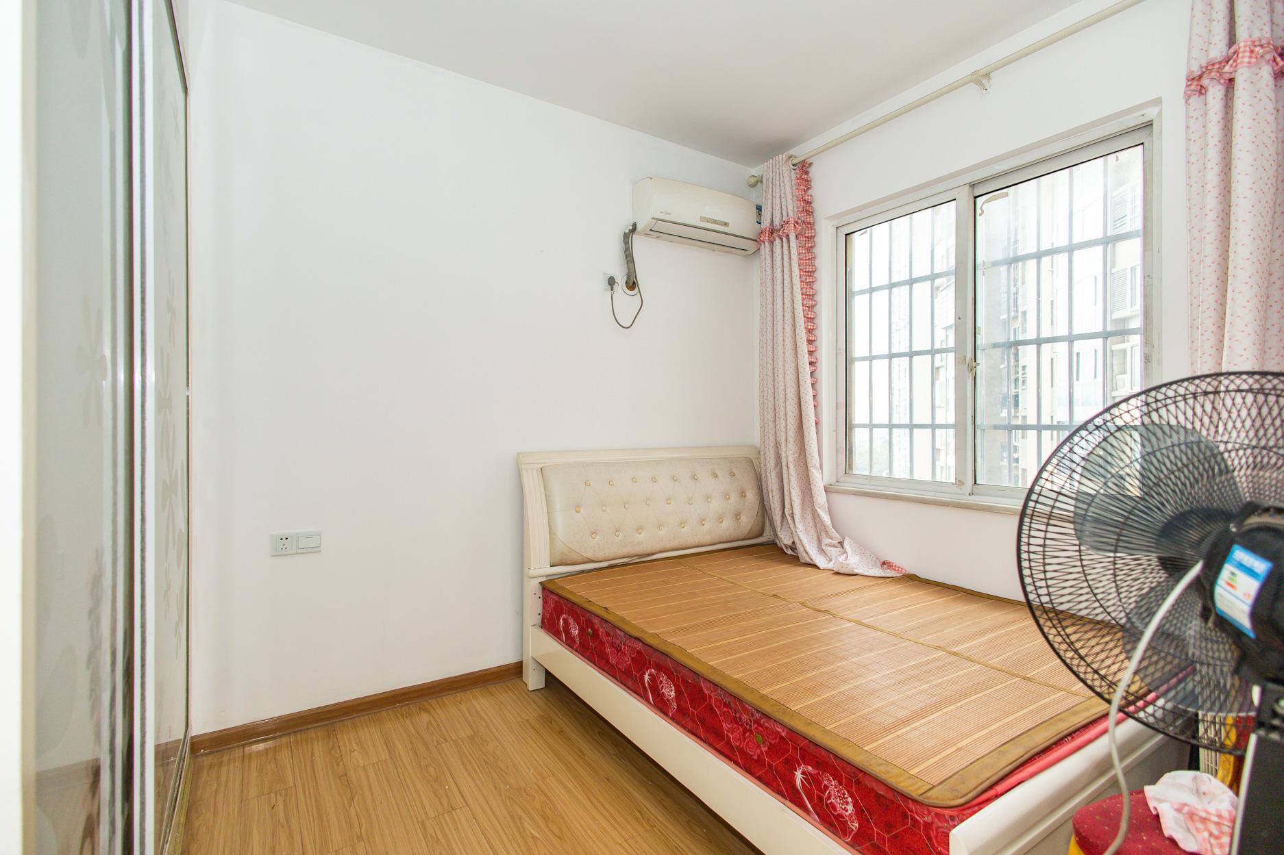 紫晶城  2室2厅1卫    60.0万卧室