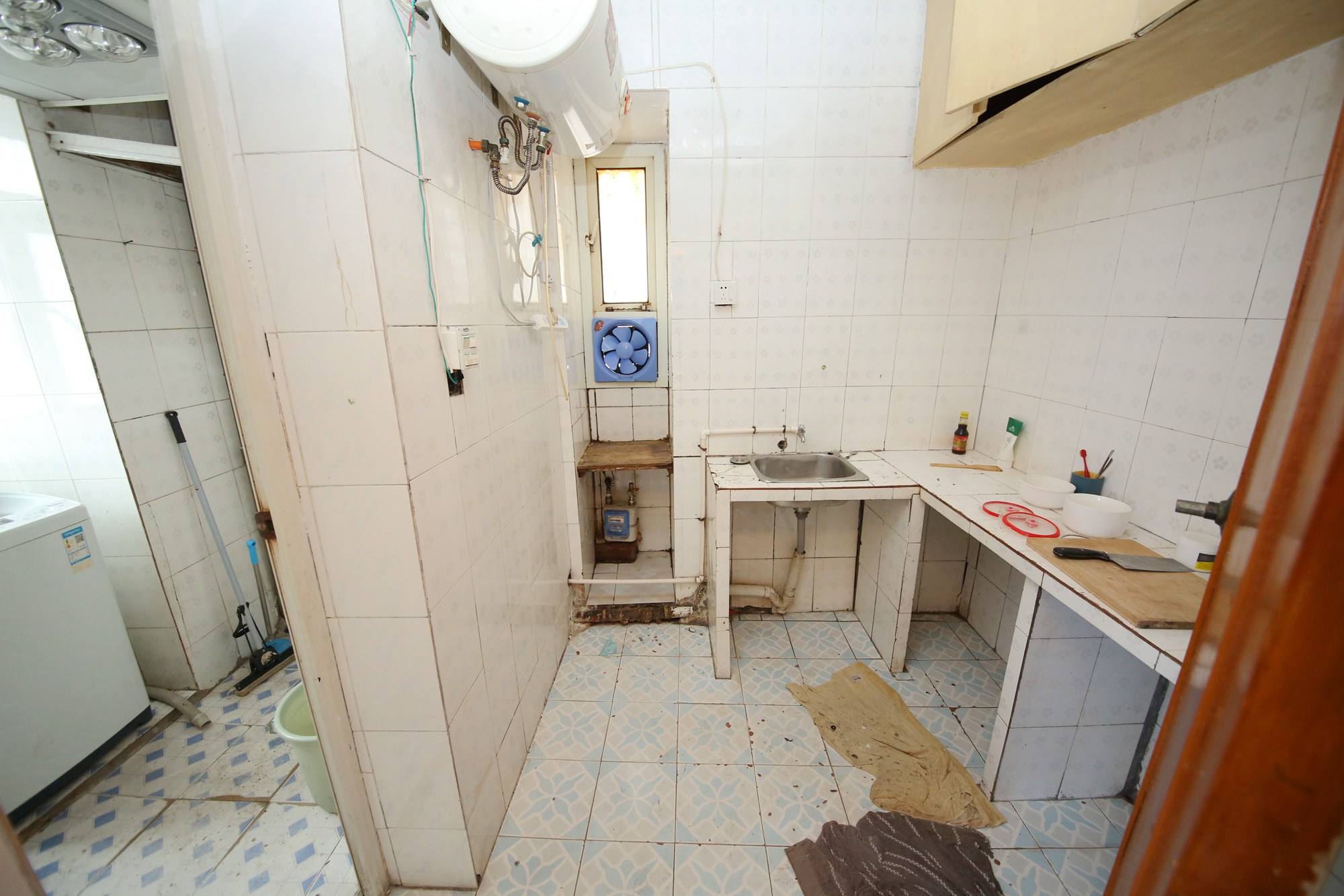 席草田散盘  2室1厅1卫    42.0万厨房