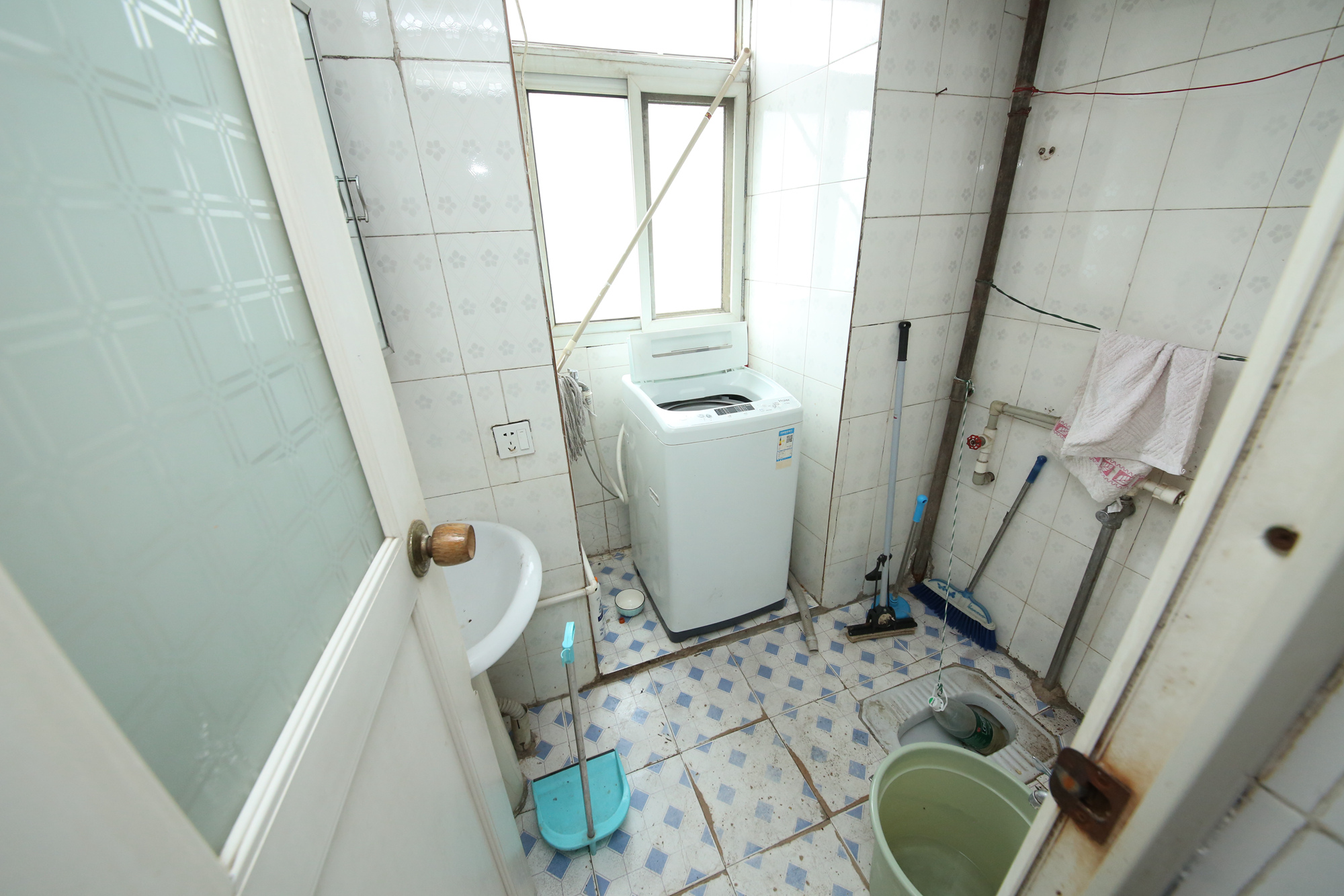 席草田散盘  2室1厅1卫    42.0万卫生间