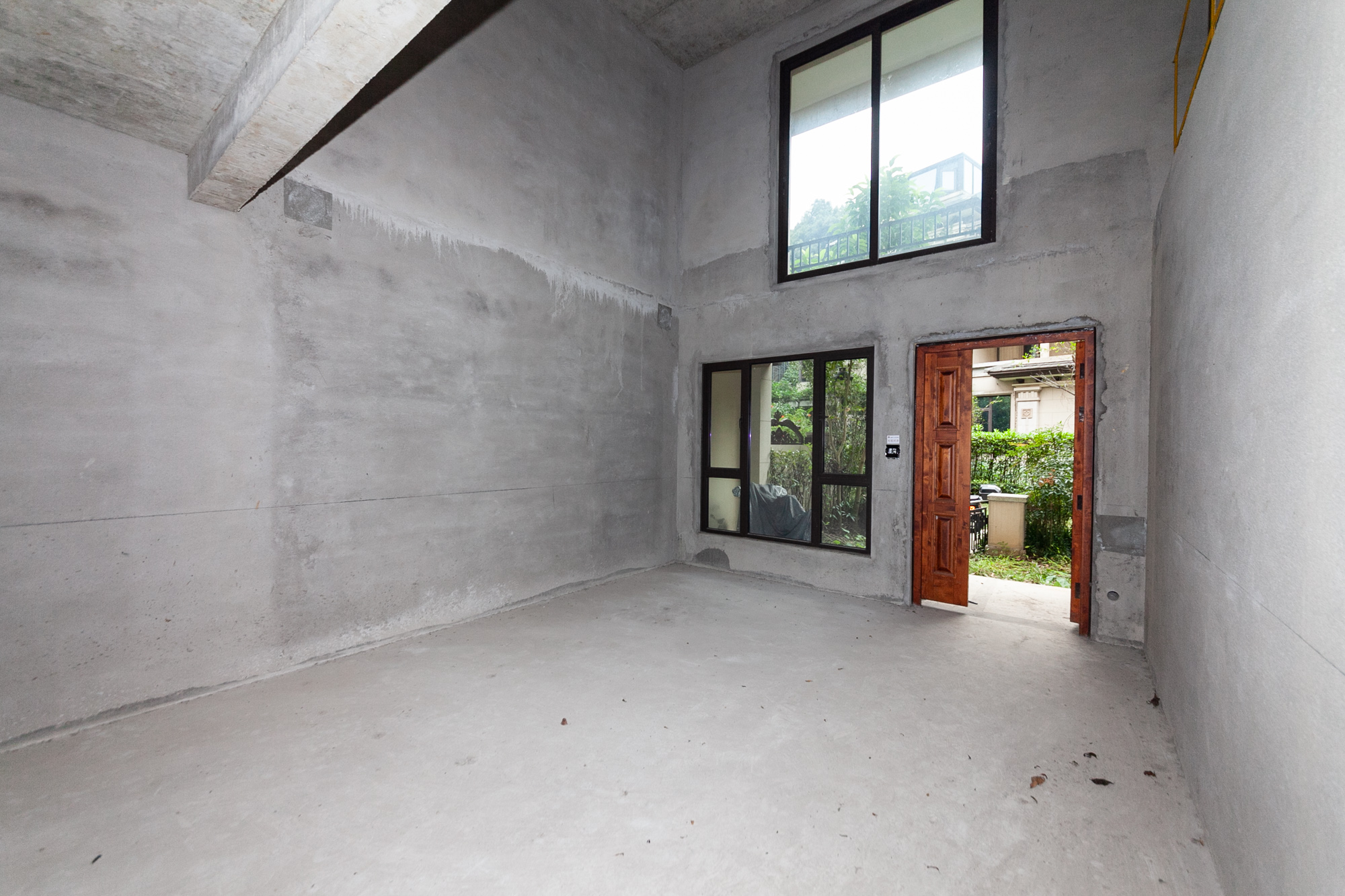 龙湖璟宸原著（龙湖紫宸）  5室2厅3卫    220.0万客厅