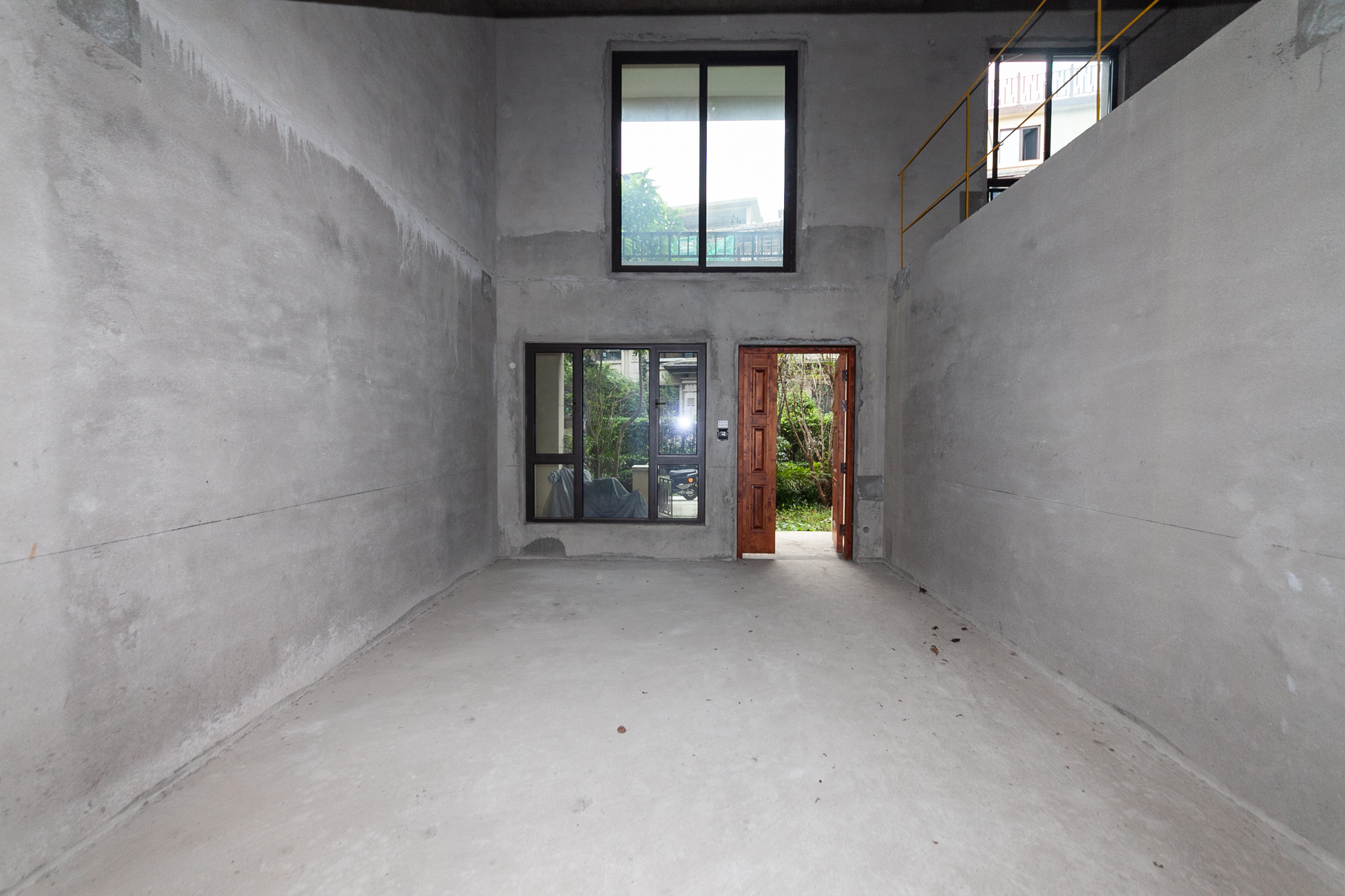 龙湖璟宸原著（龙湖紫宸）  5室2厅3卫    220.0万客厅