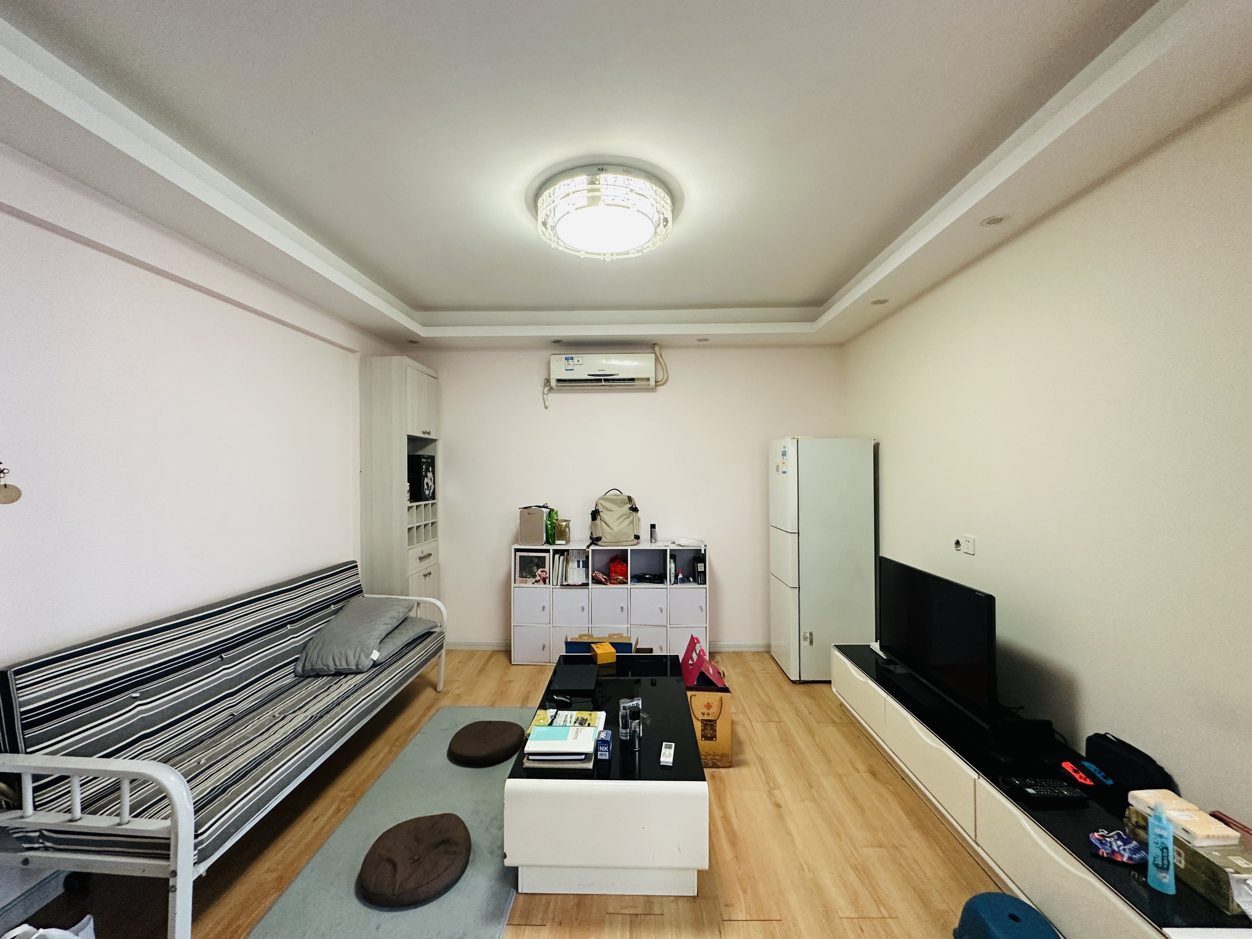 御景峰 2室2厅1卫 132.00万 御景峰 2室2厅1卫 132.00万客厅