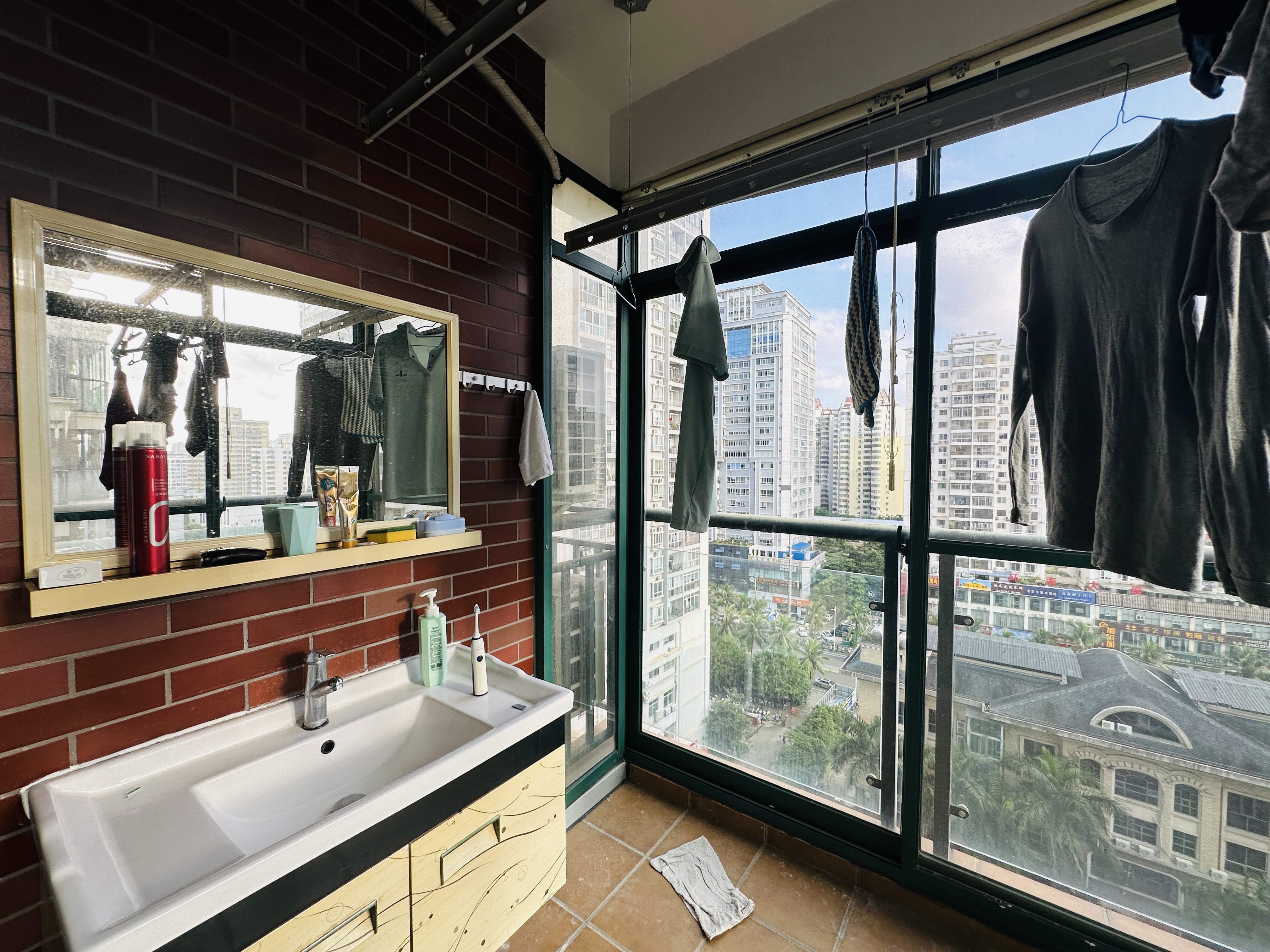 御景峰 2室2厅1卫 132.00万 御景峰 2室2厅1卫 132.00万阳台