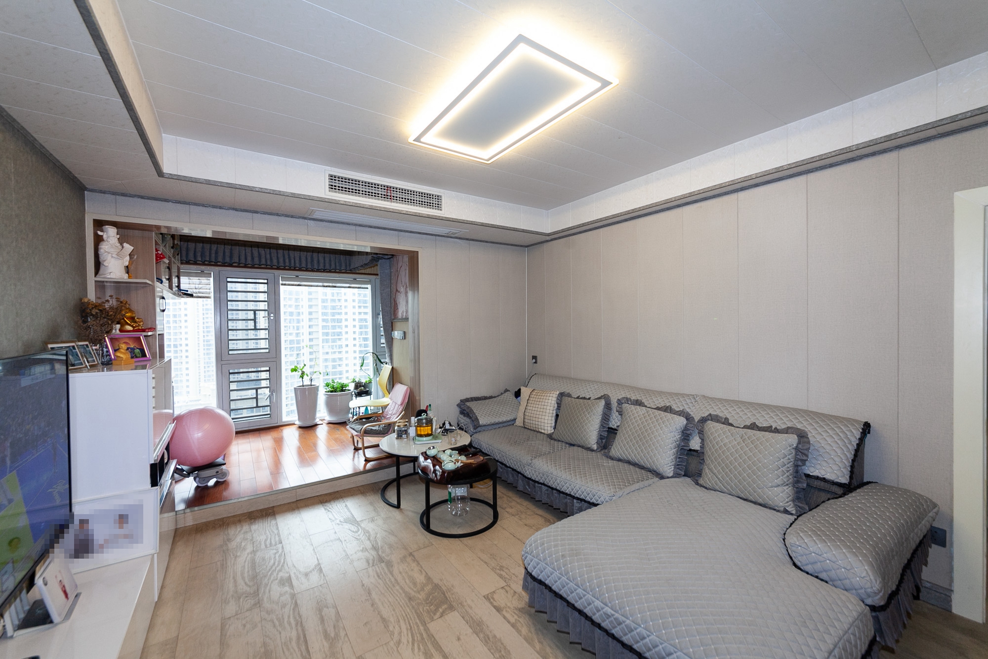 勤诚达境界城  4室2厅2卫    130.0万客厅