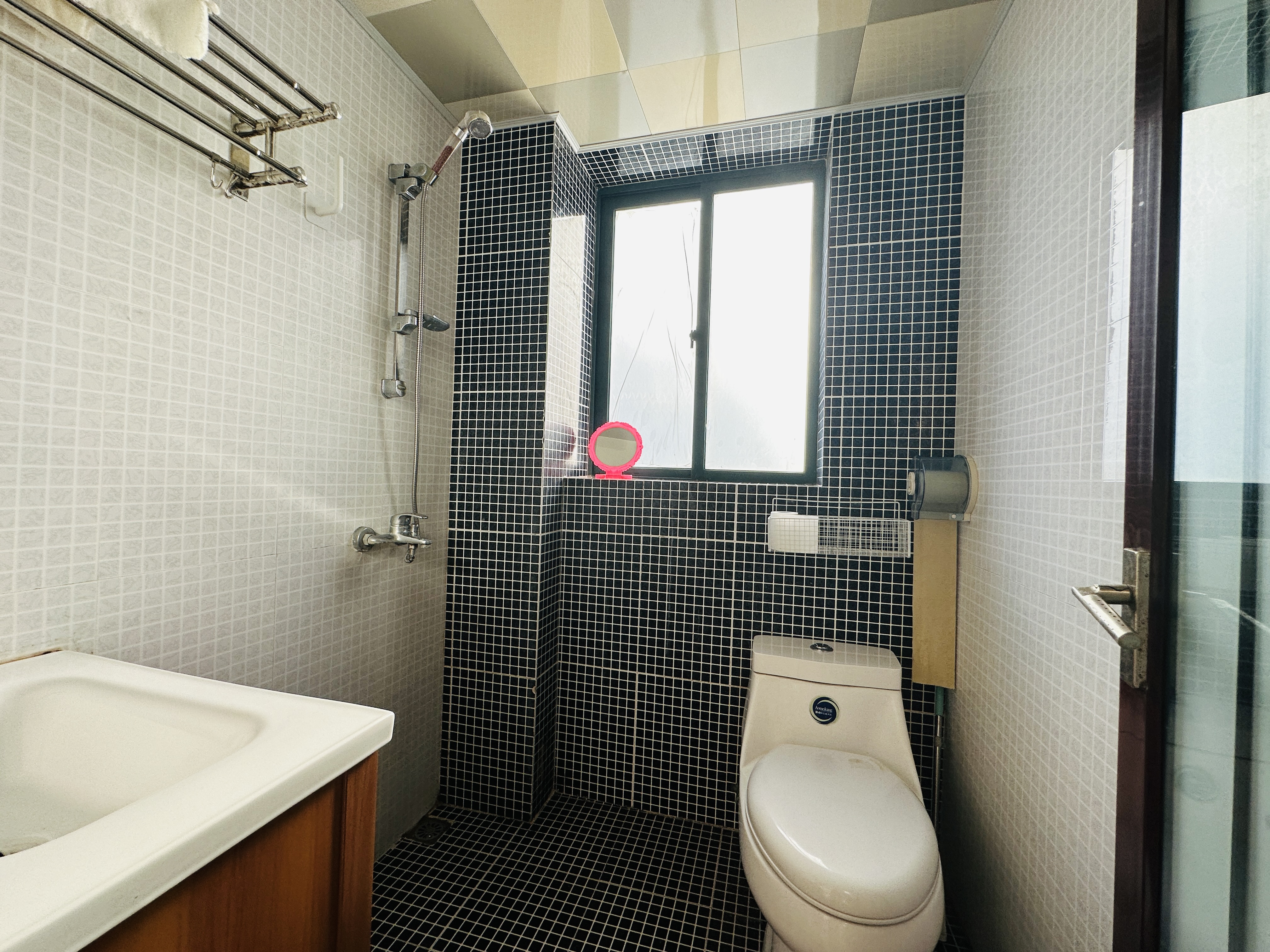 御景峰 2室2厅1卫 142.0万 御景峰 2室2厅1卫 142.0万卫生间