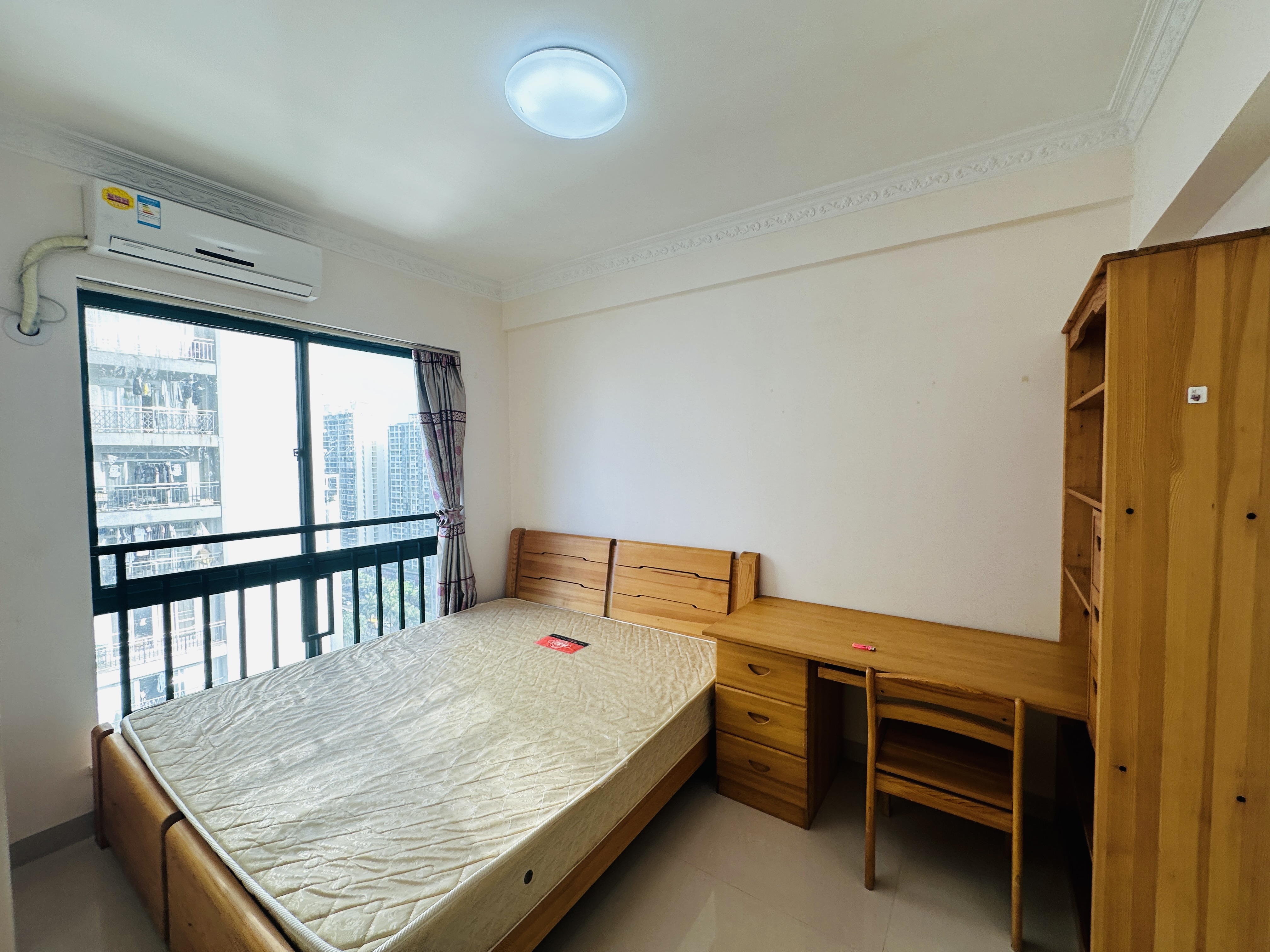 御景峰 2室2厅1卫 142.0万 御景峰 2室2厅1卫 142.0万卧室