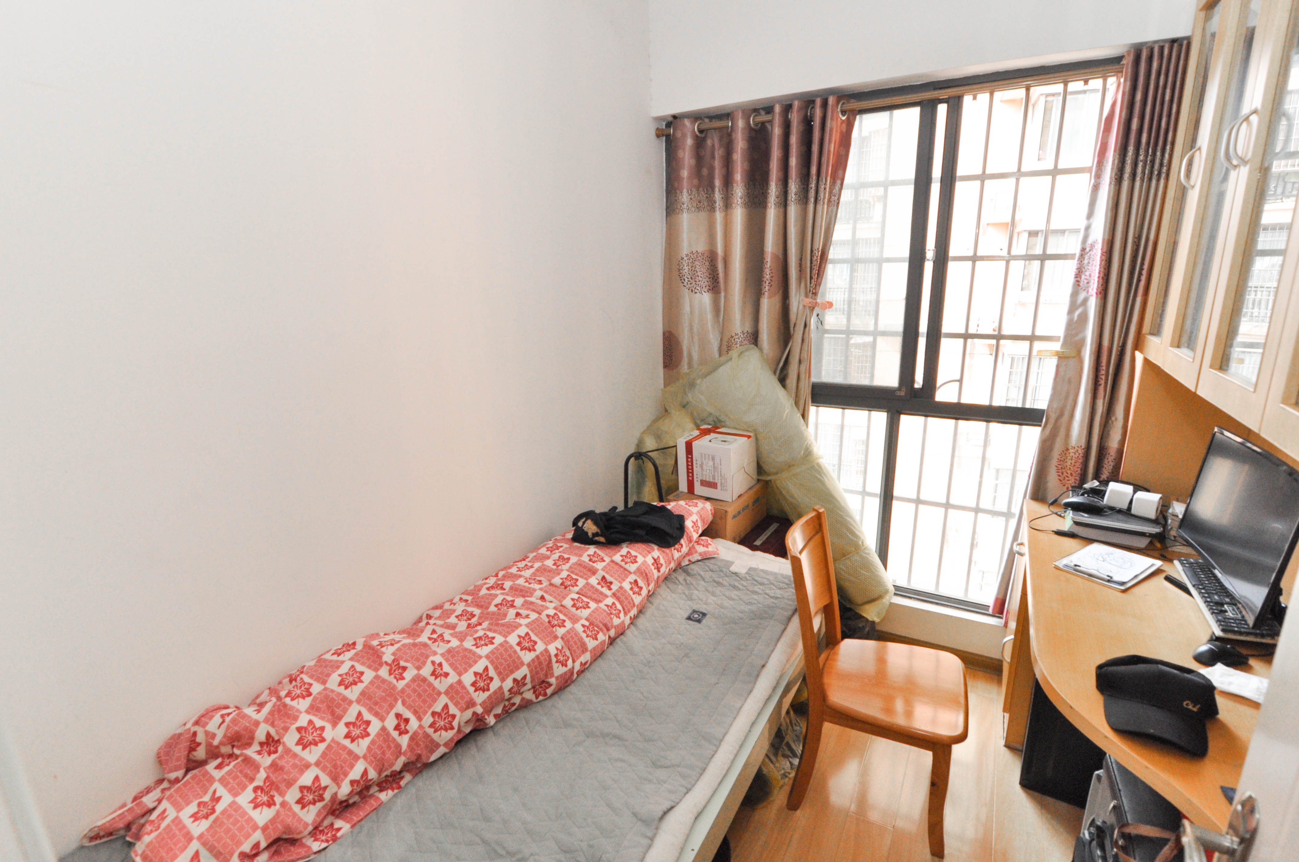 翡翠华庭  3室2厅1卫   86.80万卧室