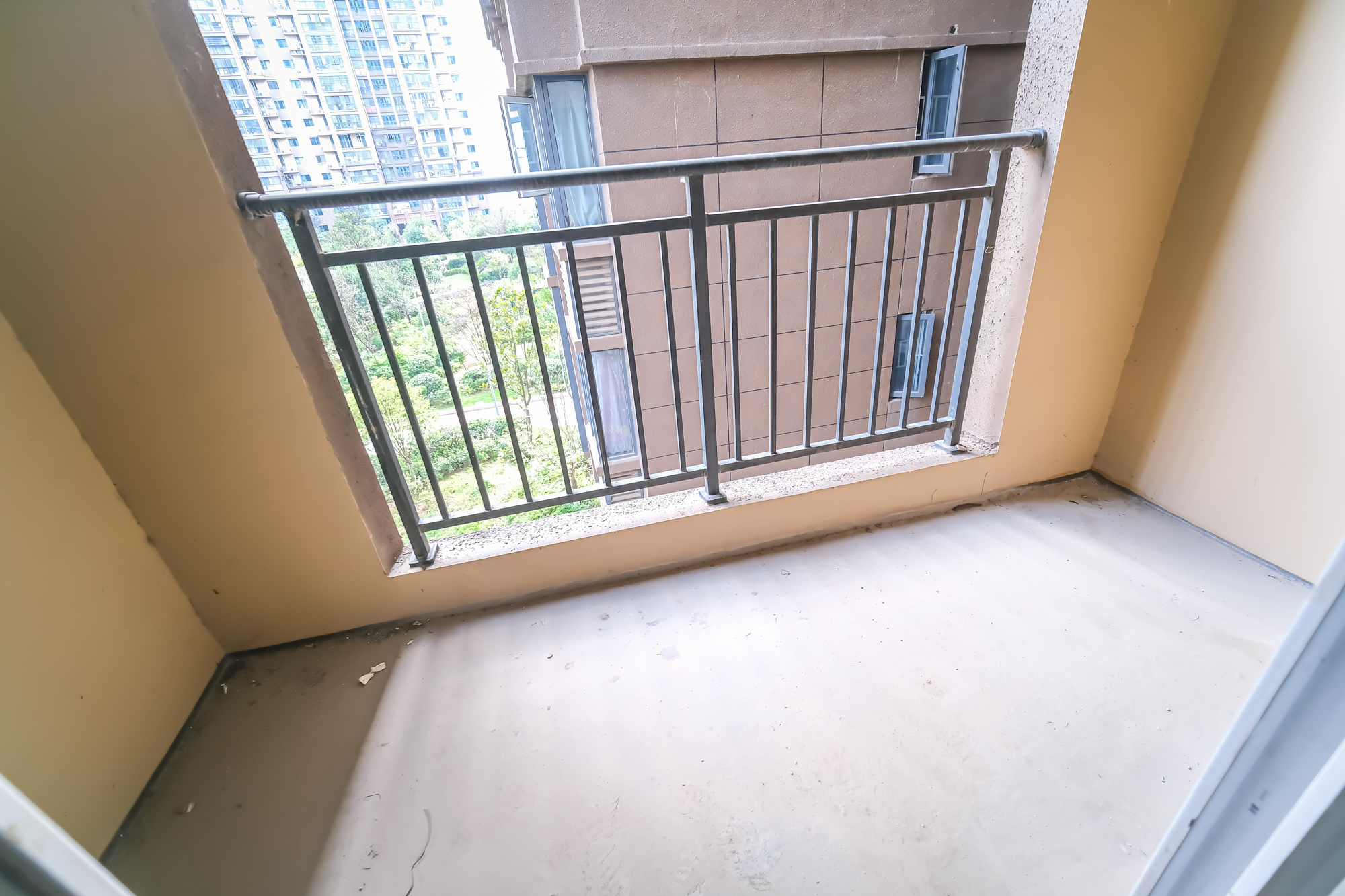 荣盛花语城  3室2厅2卫    79.8万 荣盛花语城  3室2厅2卫    79.8万阳台