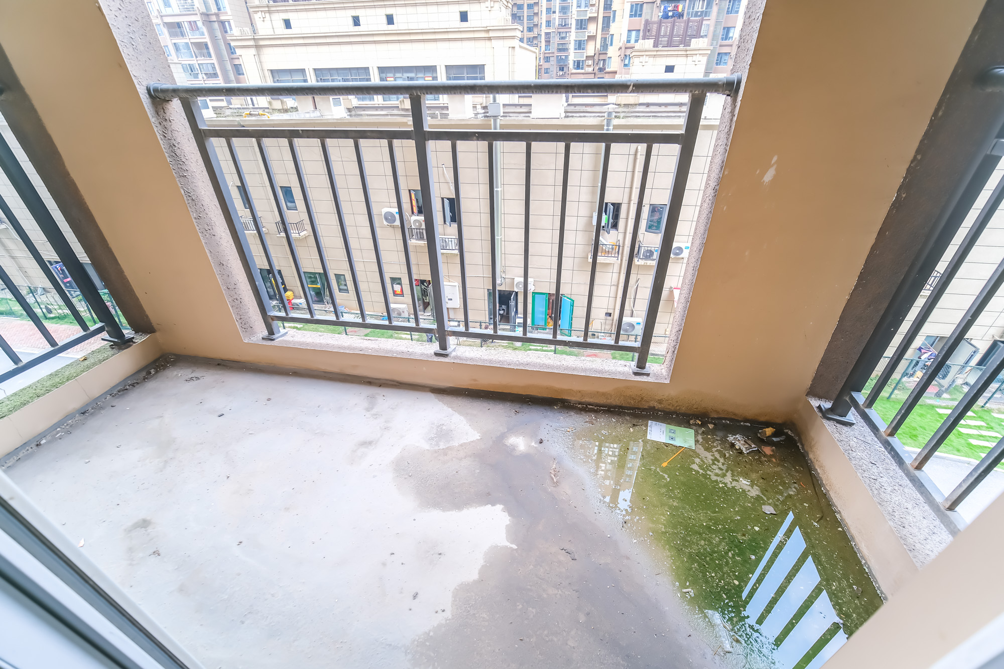 荣盛花语城  3室2厅2卫    79.8万 荣盛花语城  3室2厅2卫    79.8万阳台